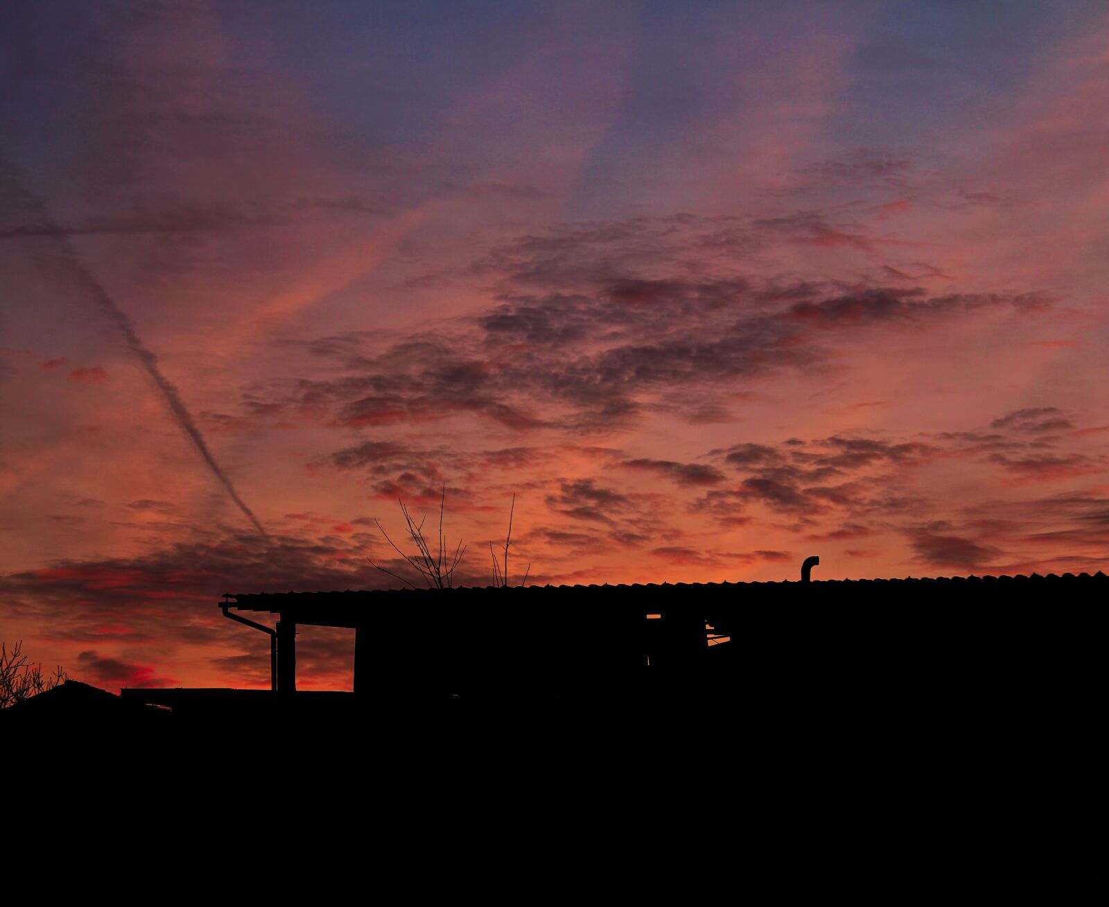 Canon EOS 2000D (EOS Rebel T7 / EOS Kiss X90 / EOS 1500D) sample photo. Sky, cloudy, red photography