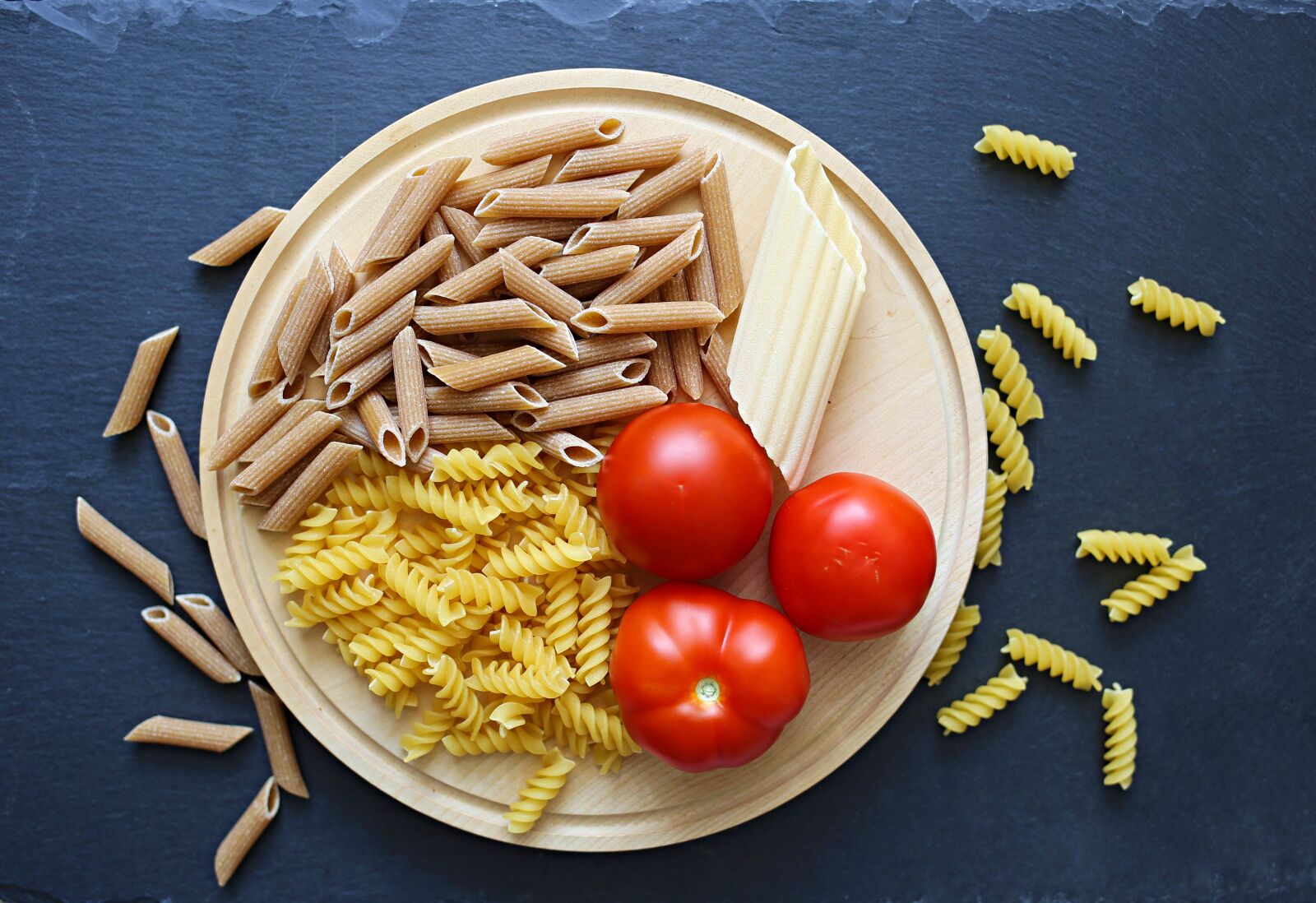 Canon EOS 6D + Canon EF 35mm F2 IS USM sample photo. Macaroni, pasta, food photography