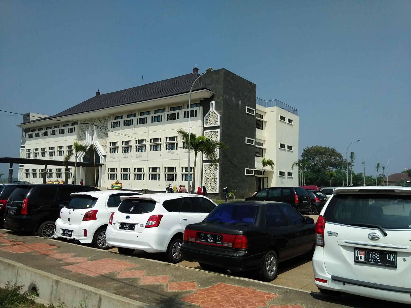 OPPO A37fw-International sample photo. Build, campus, cars, mobile photography
