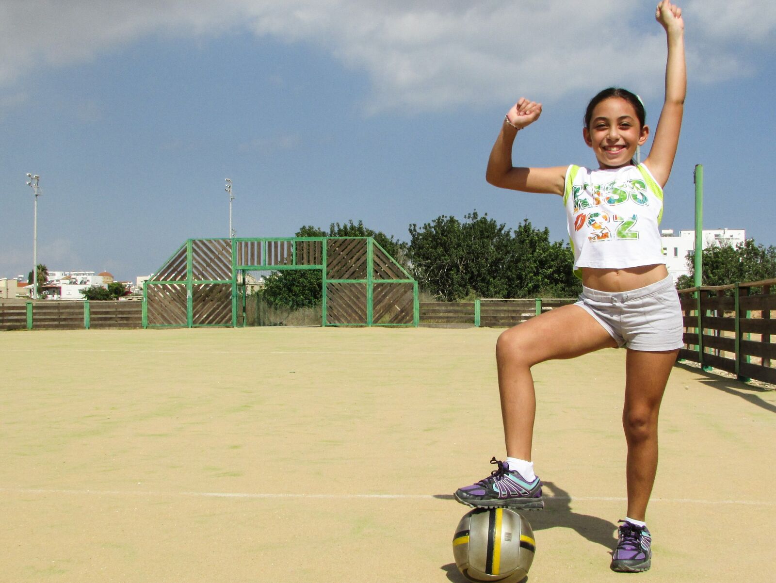 Canon PowerShot SX400 IS sample photo. Girl, footballer, success photography