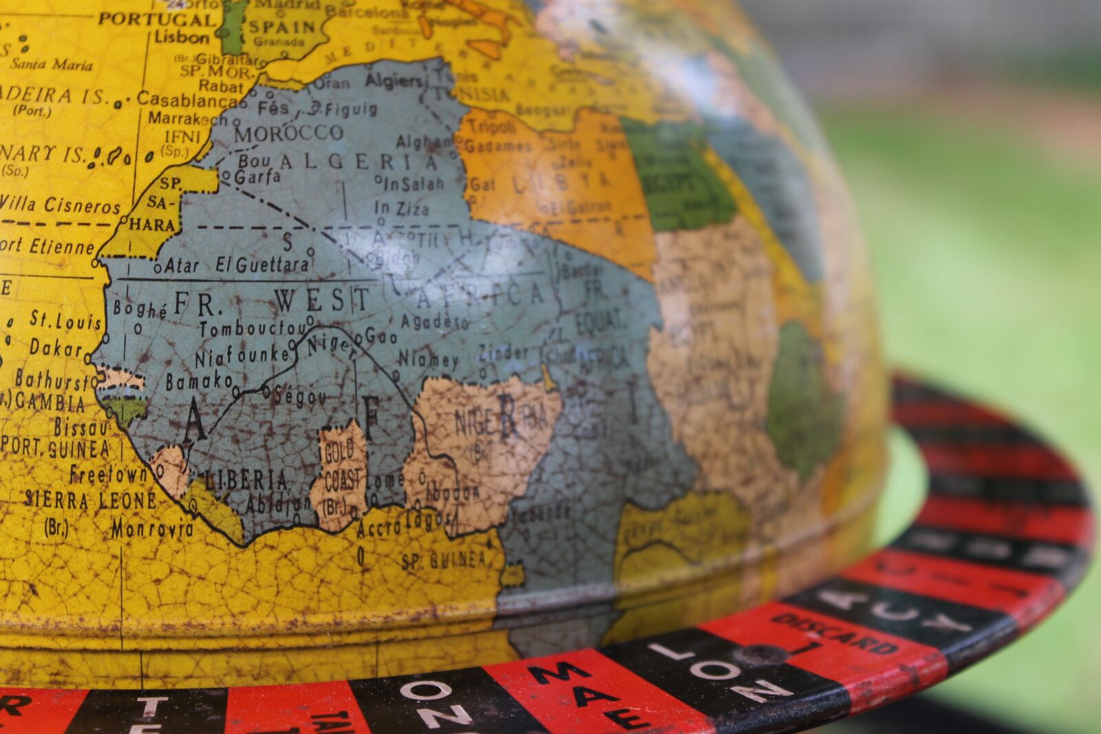 Canon EOS 1100D (EOS Rebel T3 / EOS Kiss X50) sample photo. Globe, vintage, retro photography