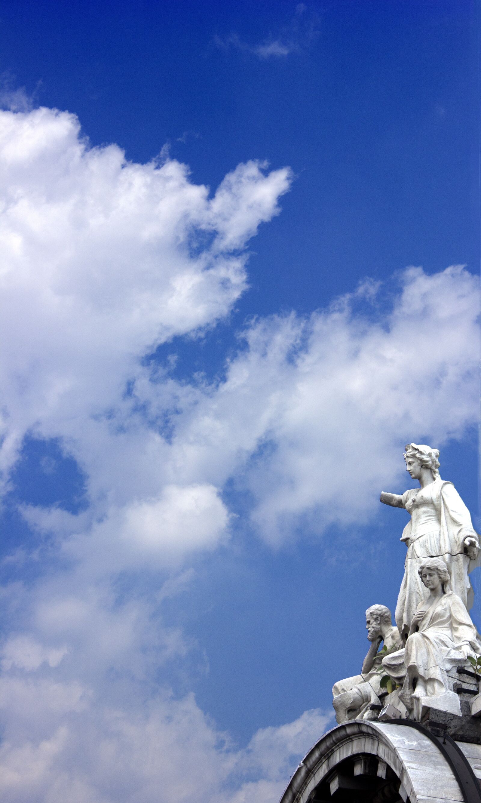 Canon EOS 600D (Rebel EOS T3i / EOS Kiss X5) sample photo. Sculputure, blue, greek photography