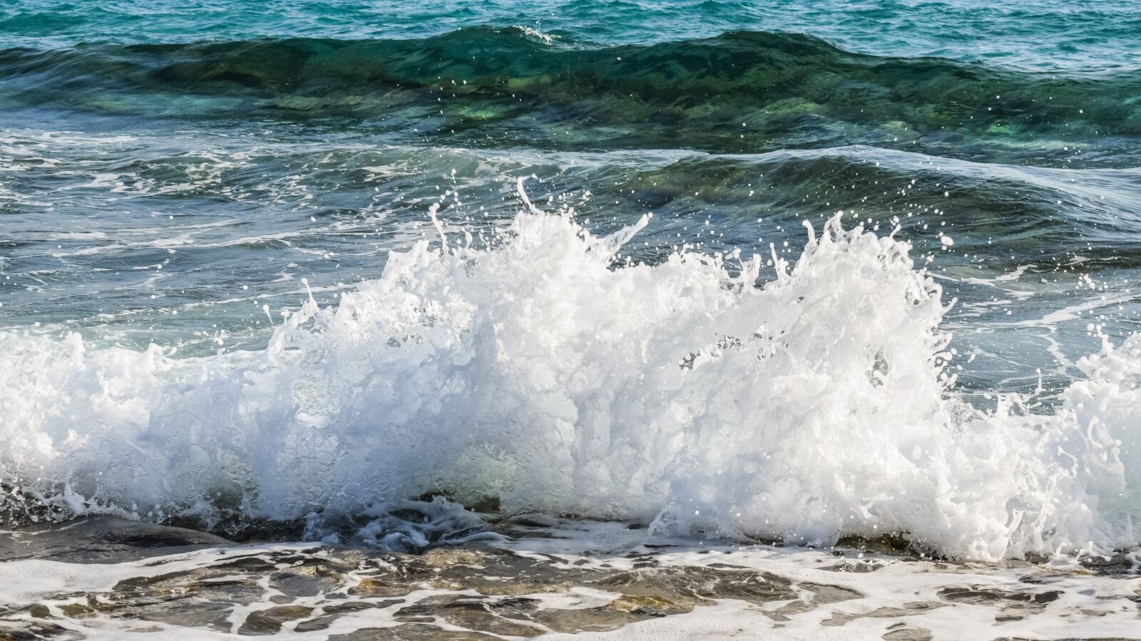 Nikon D3300 sample photo. Spray, foam, drops photography