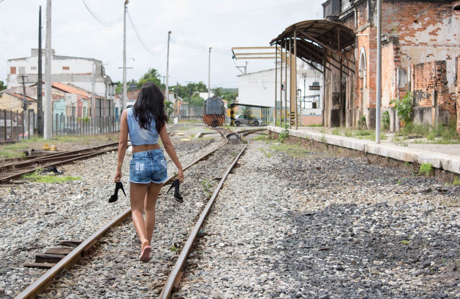 Nikon D5200 sample photo. Walk, rails, station san photography