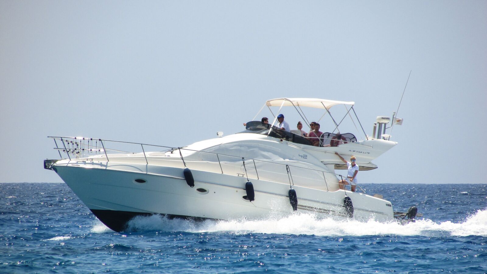 Canon PowerShot SX400 IS sample photo. Speed boat, sea, water photography