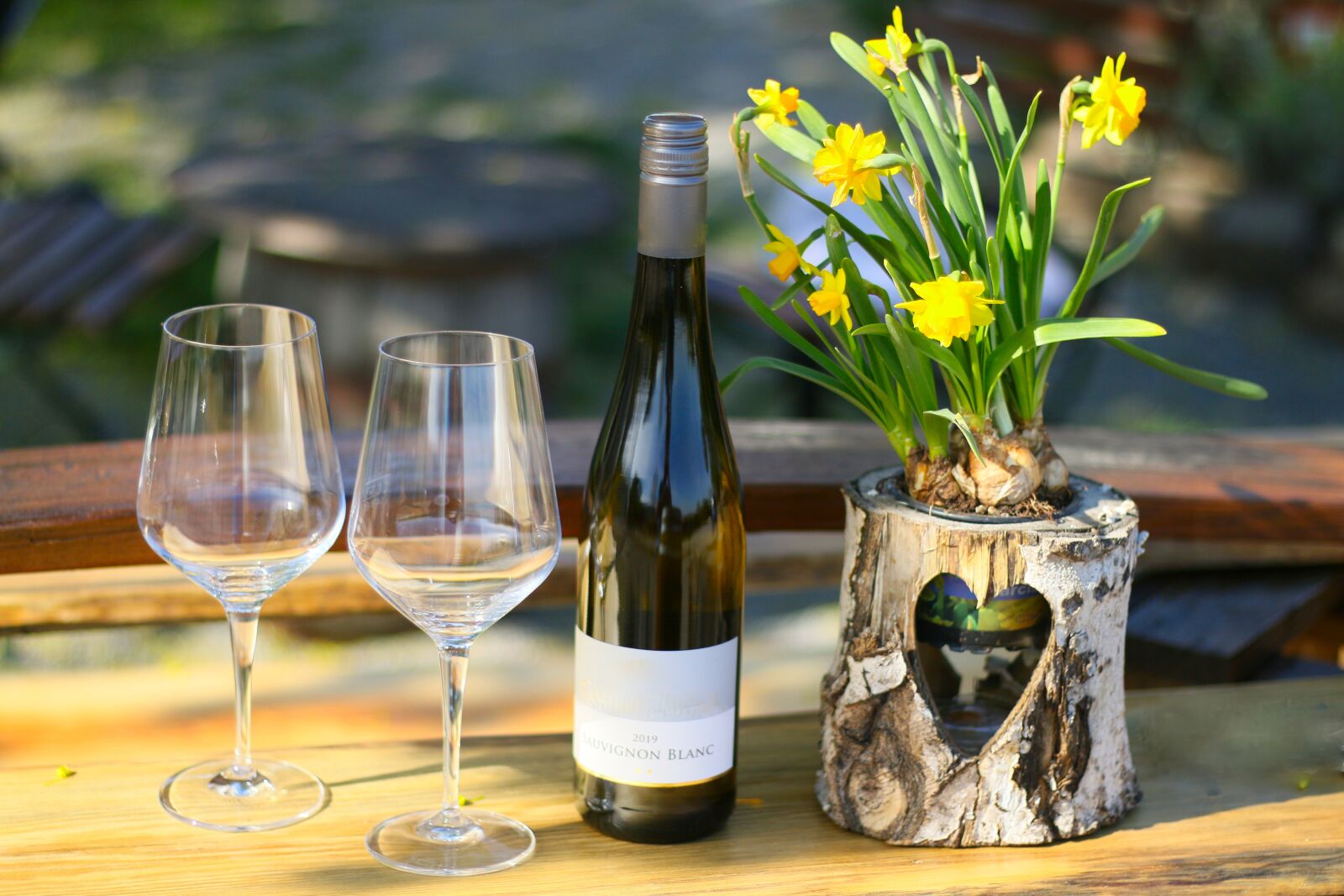 Canon EOS 70D + Canon EF 50mm F1.8 STM sample photo. Wine glass, wine, spring photography