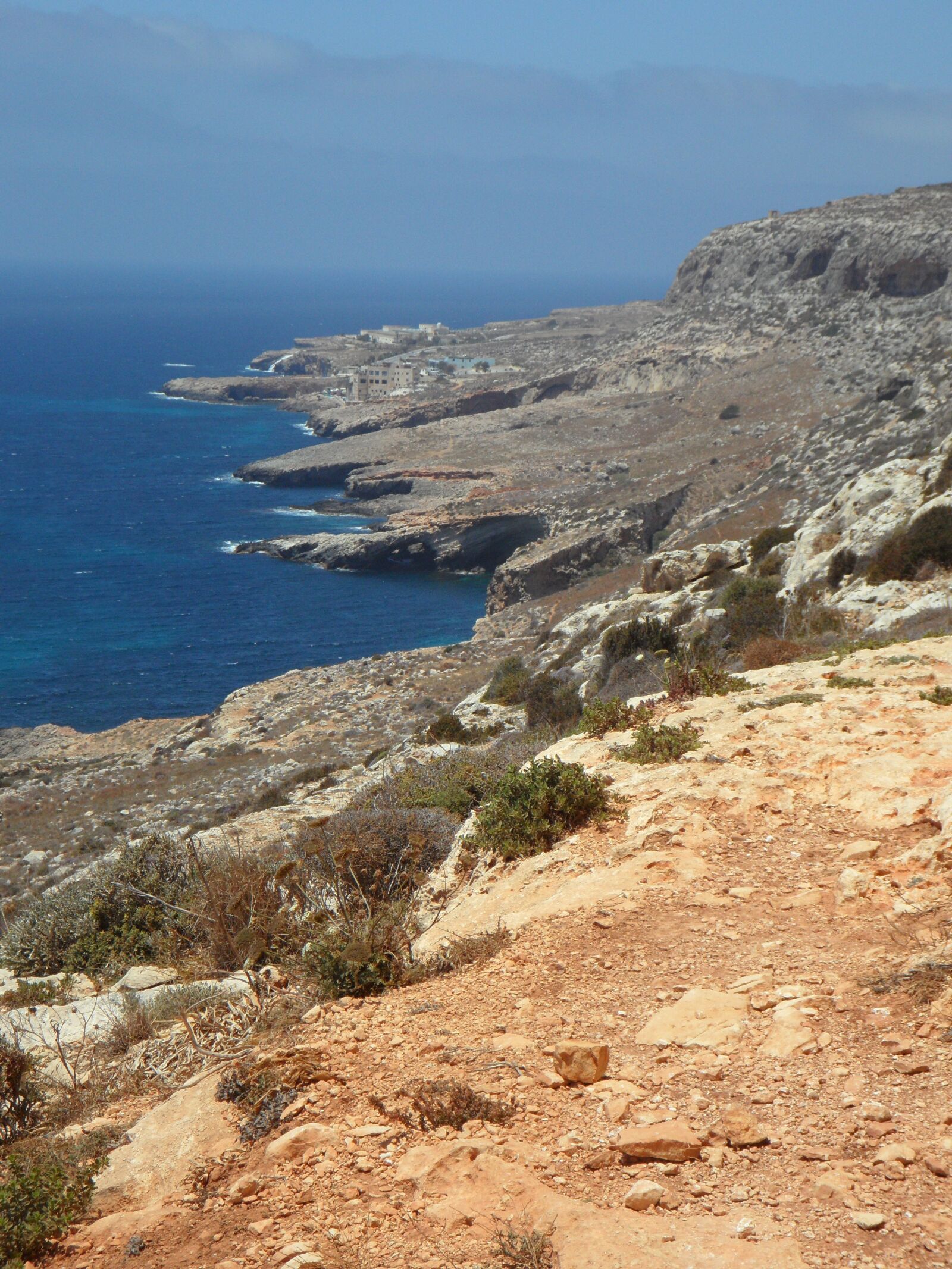 Samsung VLUU WB210, SAMSUNG WB210 sample photo. Coast line, mediterranean, rocky photography