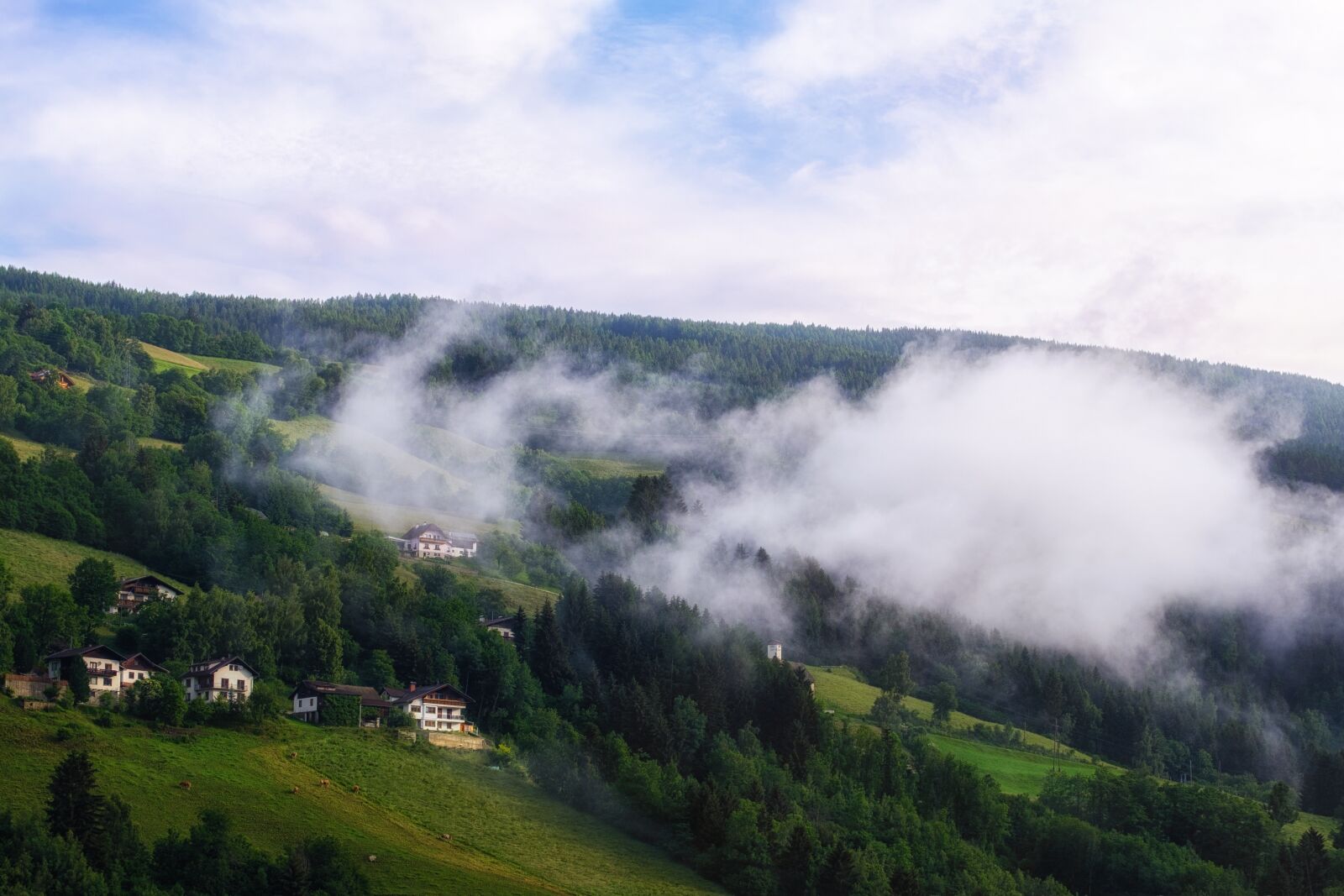 Fujifilm X-T2 + Fujifilm XF 55-200mm F3.5-4.8 R LM OIS sample photo. Clouds, fog, building photography