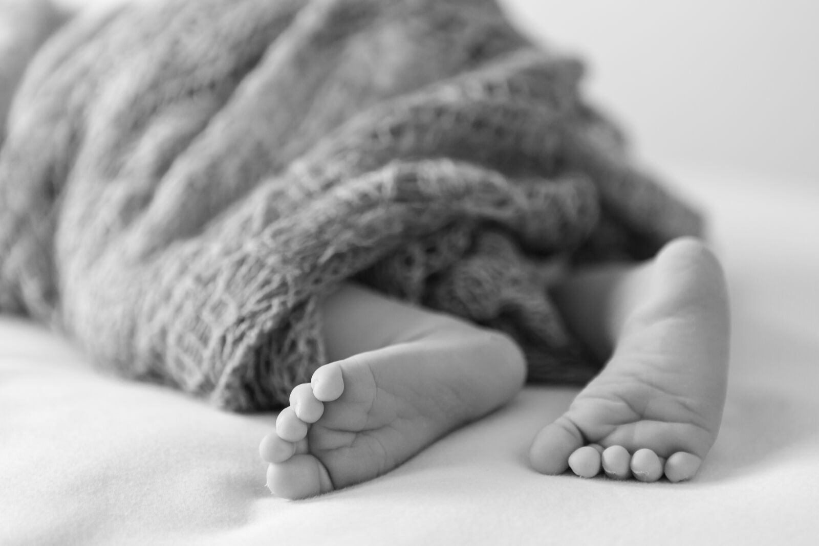 Canon EF 24-70mm F2.8L USM sample photo. Baby, toe, small photography