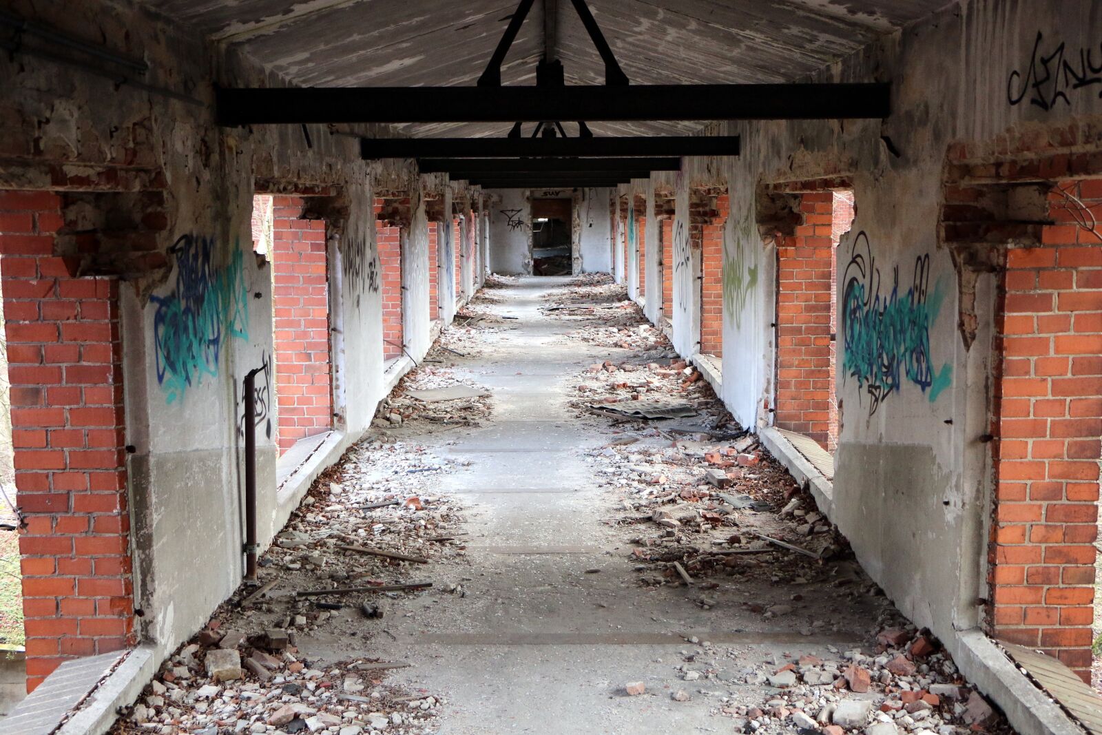 Canon EOS 70D sample photo. Gang, lost place, abandoned photography