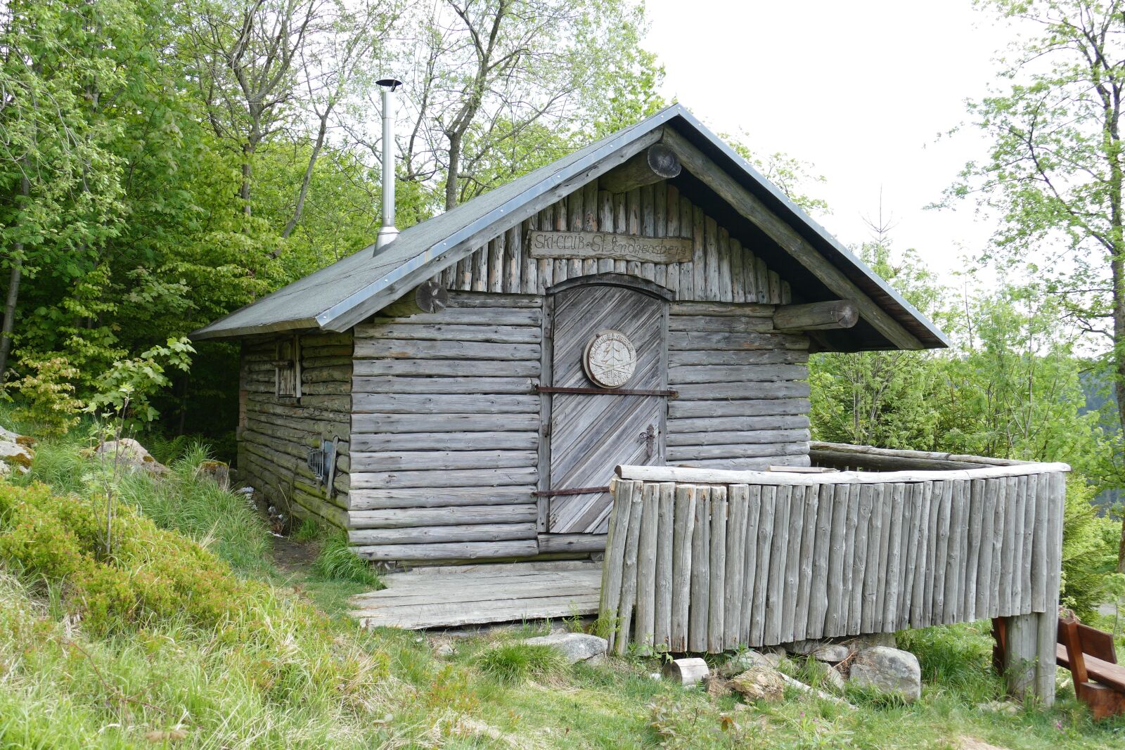 Panasonic Lumix DMC-FZ1000 sample photo. Mountain hut, wood, old photography