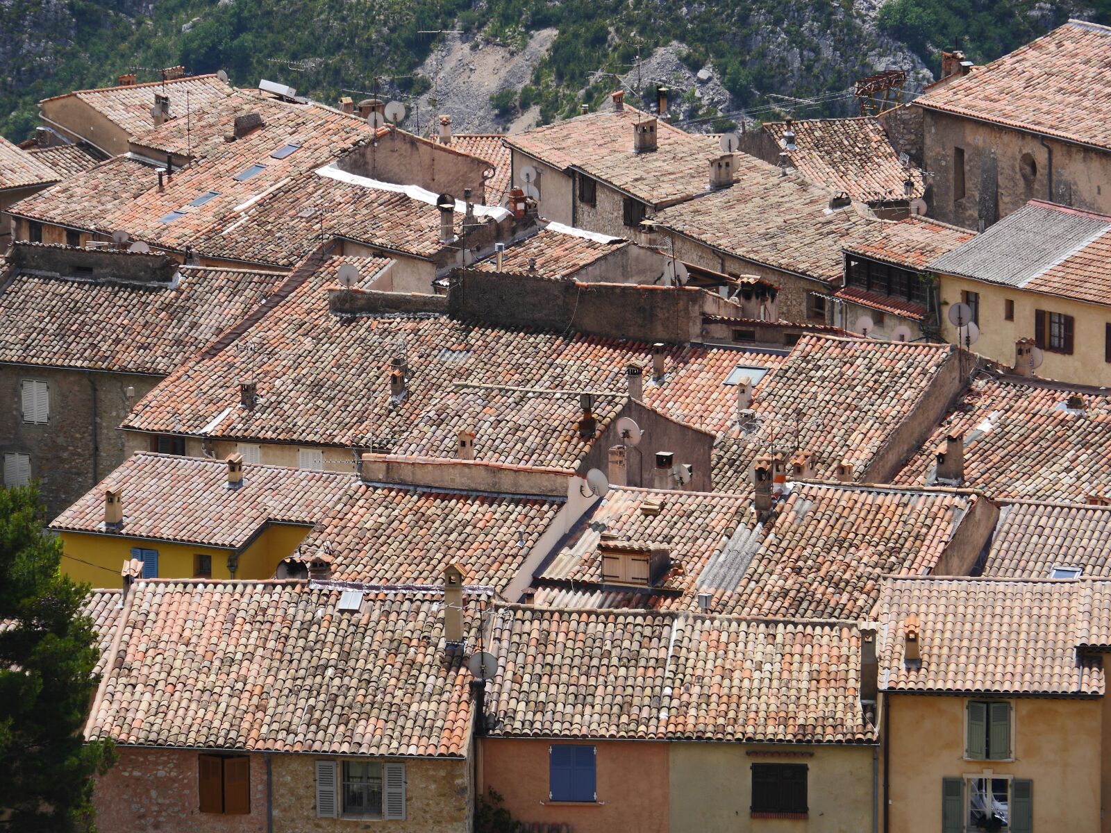 Panasonic Lumix DMC-GH3 sample photo. Southern roofs, clay pans photography