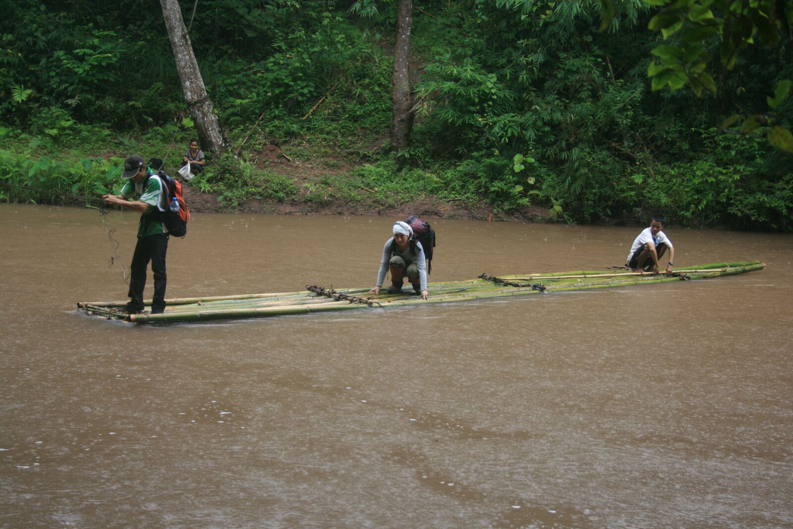Canon EOS 400D (EOS Digital Rebel XTi / EOS Kiss Digital X) sample photo. Raft, river, adventure photography