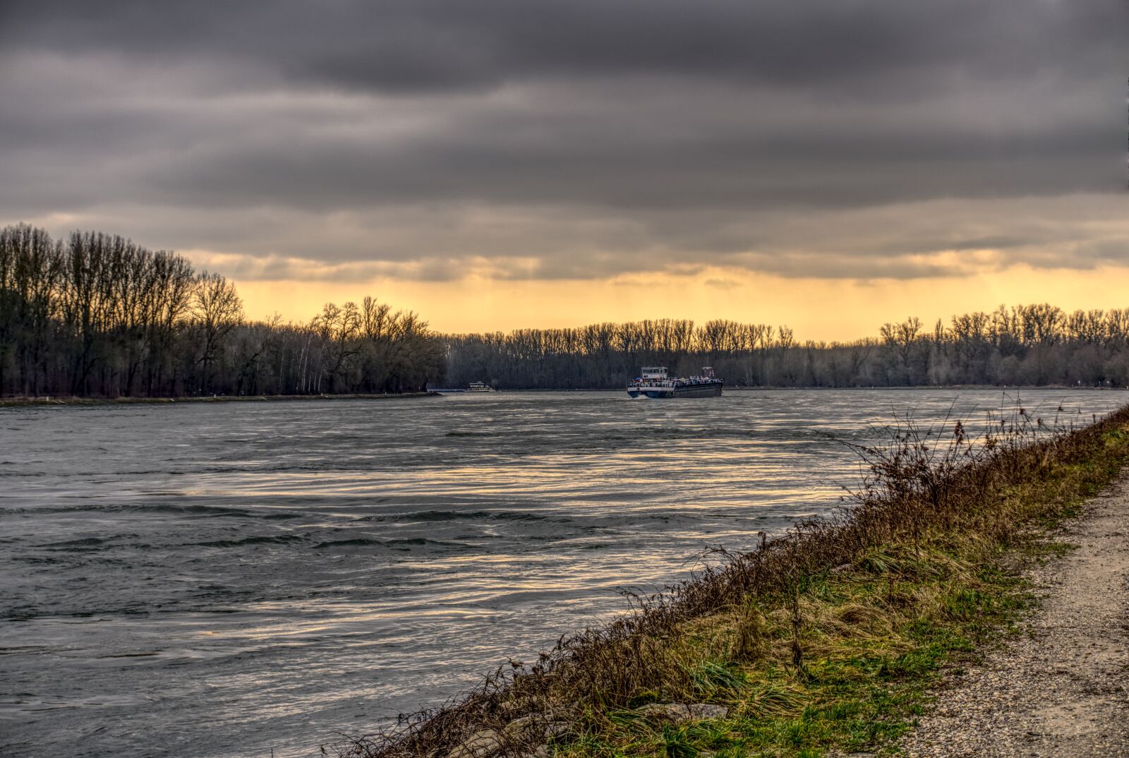 Sony E 16-50mm F3.5-5.6 PZ OSS sample photo. Shipping, ship, rhine photography
