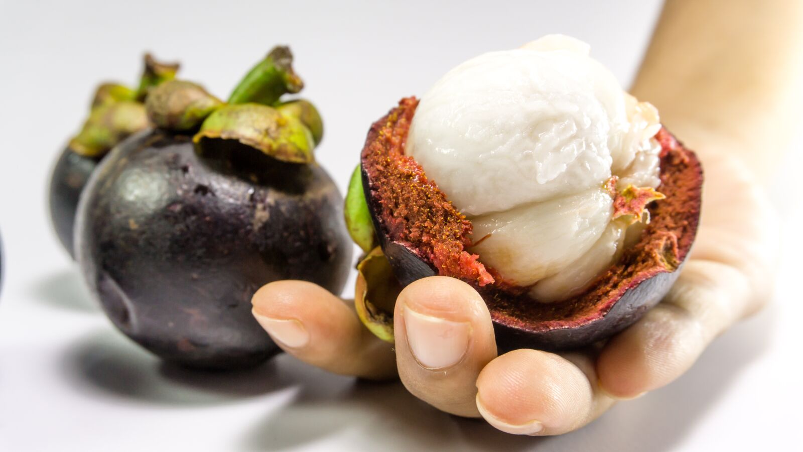 Sony a5100 sample photo. Mangosteen, fruit, white photography