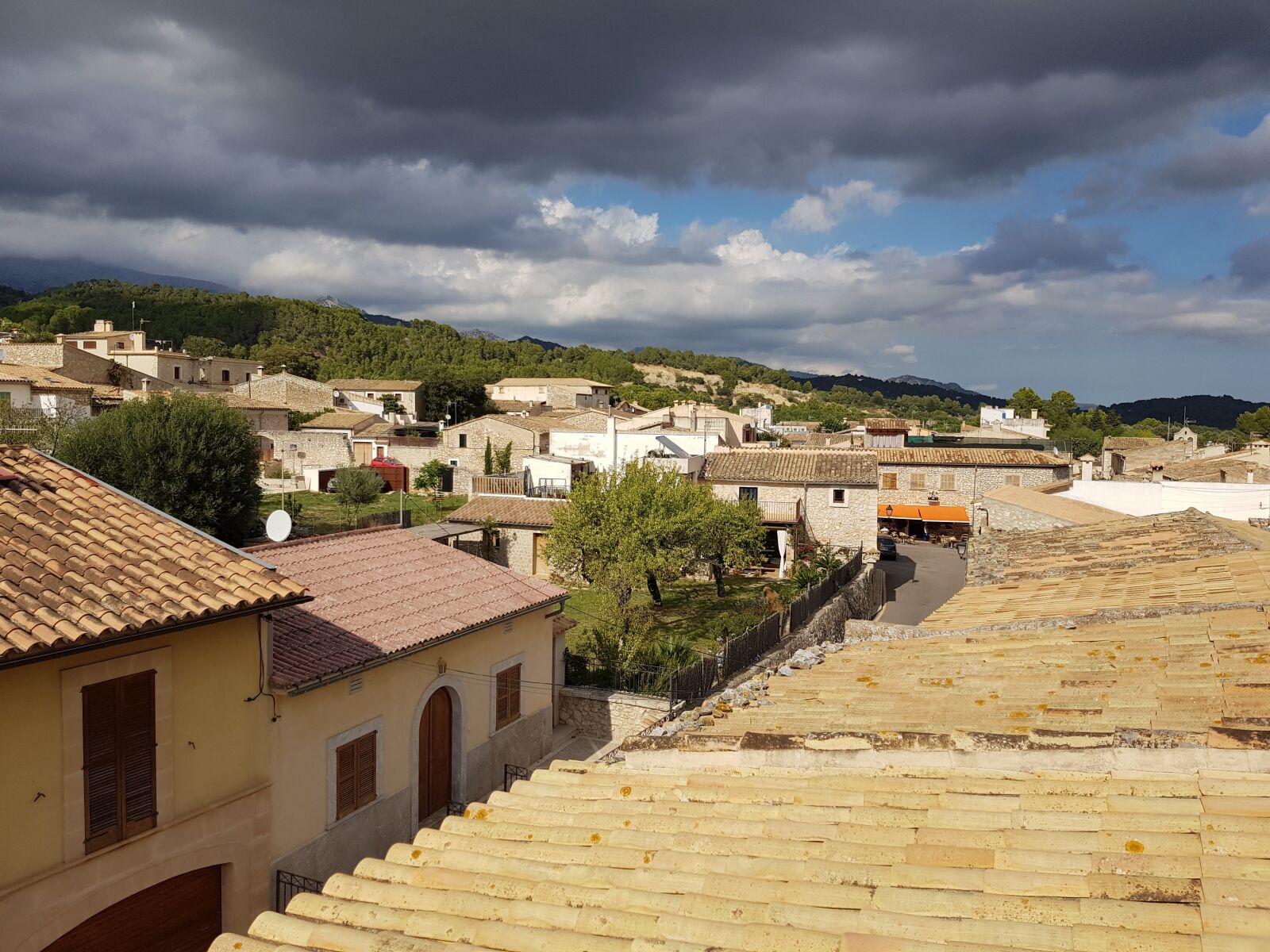 Samsung Galaxy S8 sample photo. Mallorca, small village, peaceful photography
