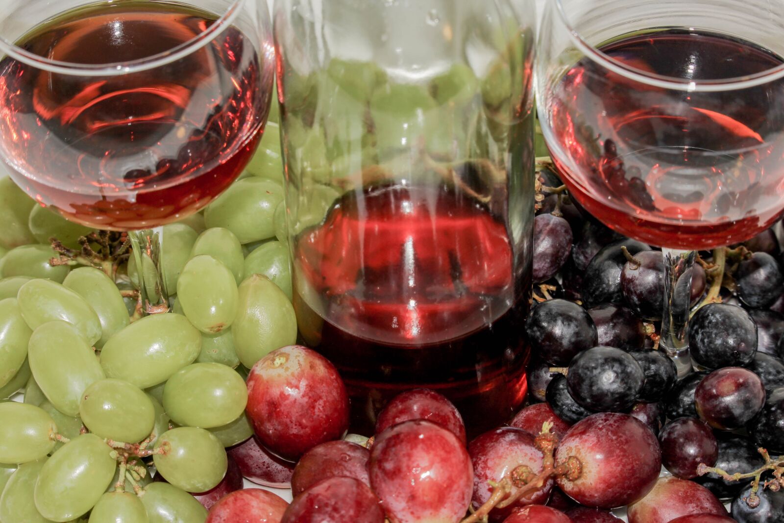Canon EOS 1200D (EOS Rebel T5 / EOS Kiss X70 / EOS Hi) sample photo. Wine, fruit, glass photography