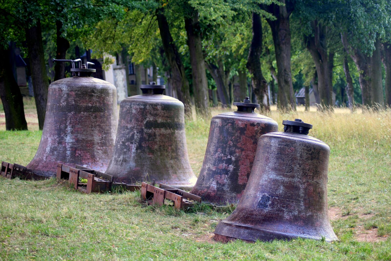 Canon EOS 1200D (EOS Rebel T5 / EOS Kiss X70 / EOS Hi) sample photo. The bells, bell, accessory photography