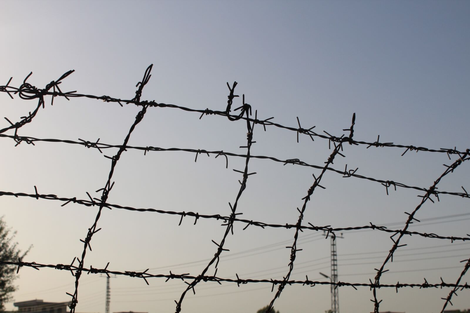 Canon EOS 1300D (EOS Rebel T6 / EOS Kiss X80) sample photo. Fence, border, pakistan photography