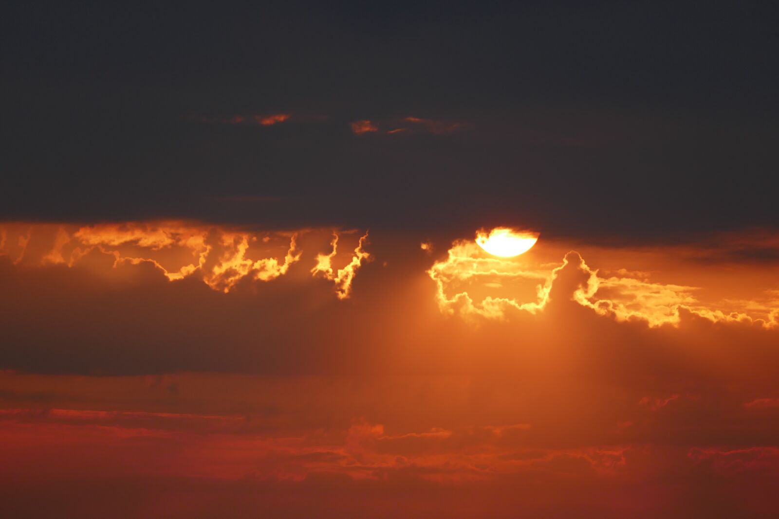 Panasonic Lumix DMC-FZ1000 sample photo. Sky, clouds, sun photography