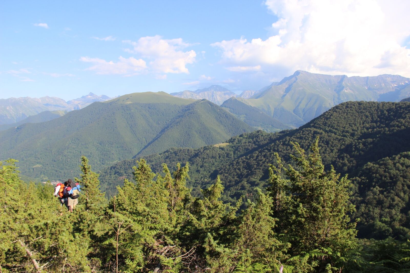 Canon EF-S 18-135mm F3.5-5.6 IS sample photo. Walker, hiking, mountain photography