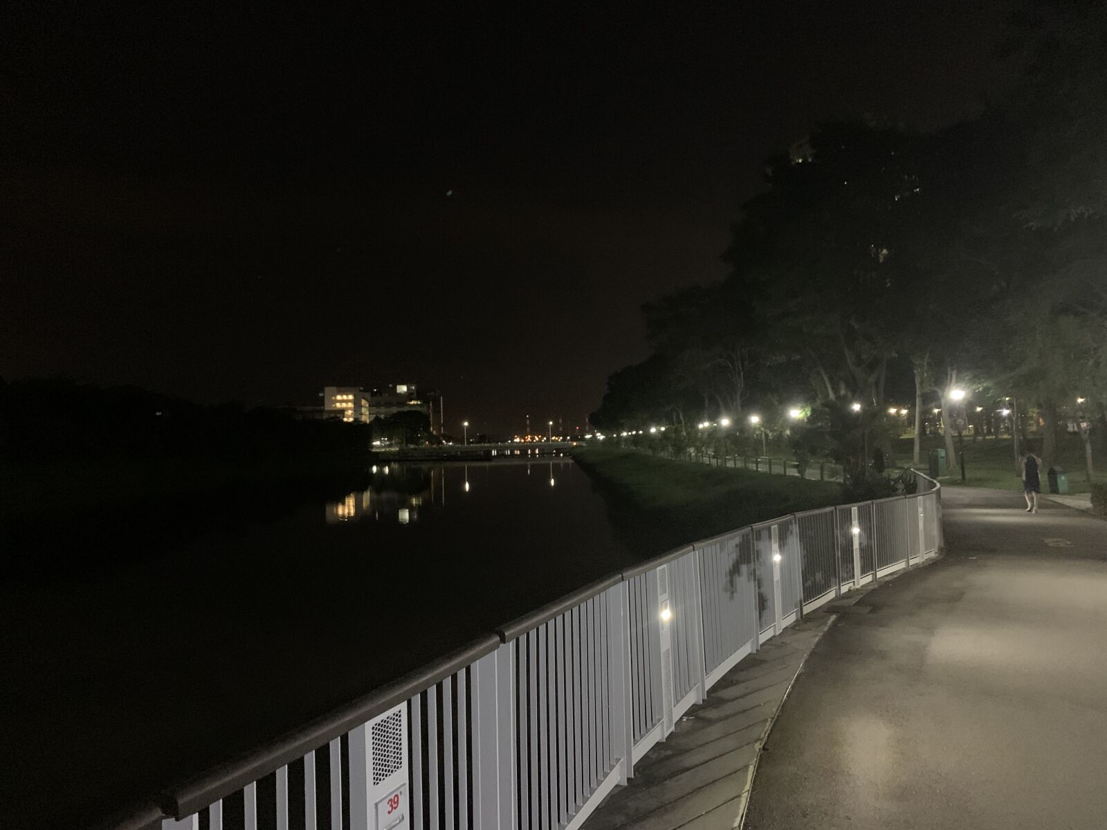 iPhone XS Max back dual camera 4.25mm f/1.8 sample photo. Night scene, landscape, outdoor photography
