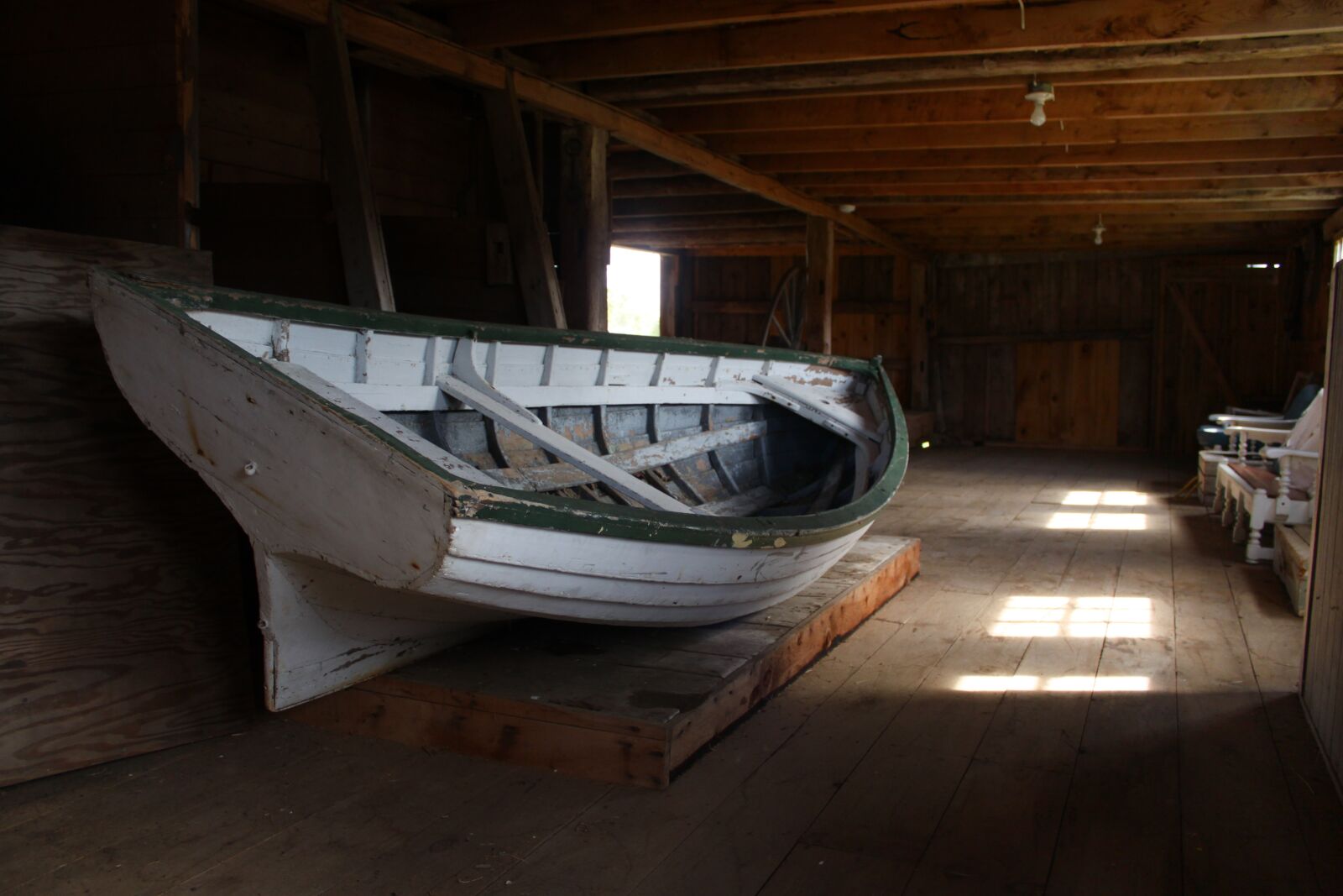 Canon EOS 500D (EOS Rebel T1i / EOS Kiss X3) sample photo. Boat, attic, rustic photography