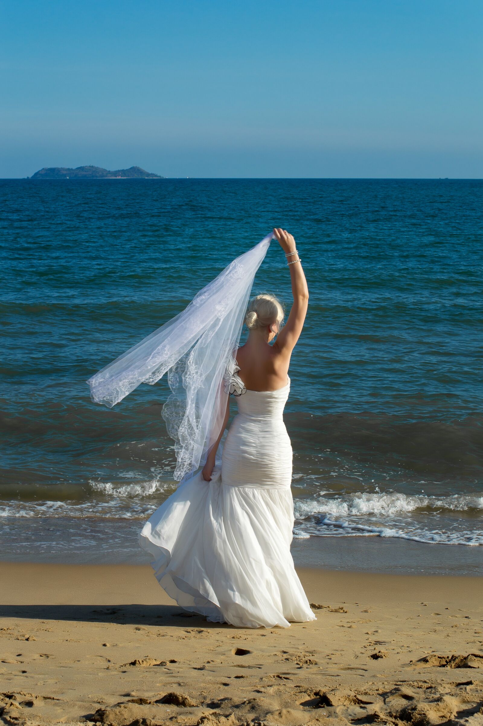 Nikon D3200 sample photo. Blonde in wedding dress photography