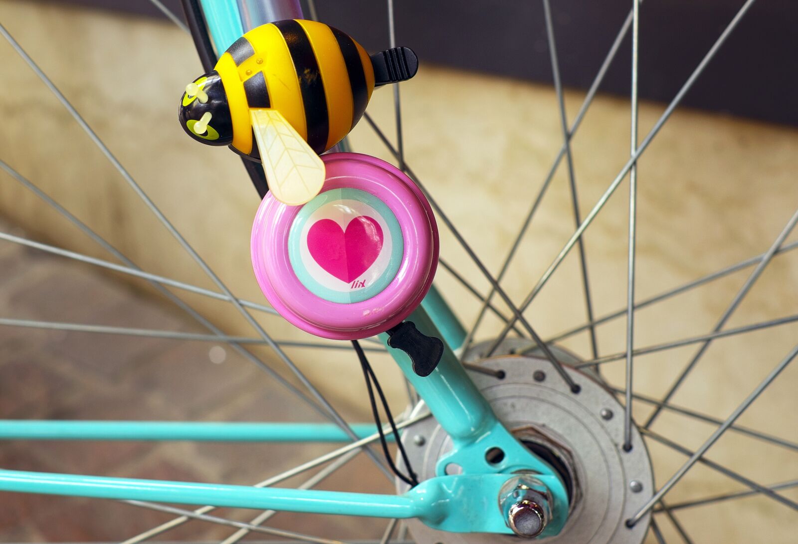 Fujifilm X-T10 + Fujifilm XF 35mm F1.4 R sample photo. Bike bell, bell, bicycle photography