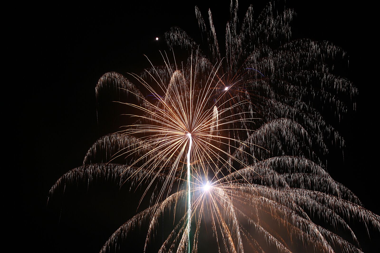 Canon EOS 650D (EOS Rebel T4i / EOS Kiss X6i) sample photo. Fireworks, pyrotechnics, fireworks art photography