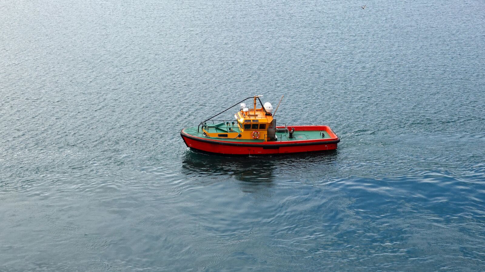 Sony Cyber-shot DSC-RX100 VI sample photo. Tug, port, ship photography
