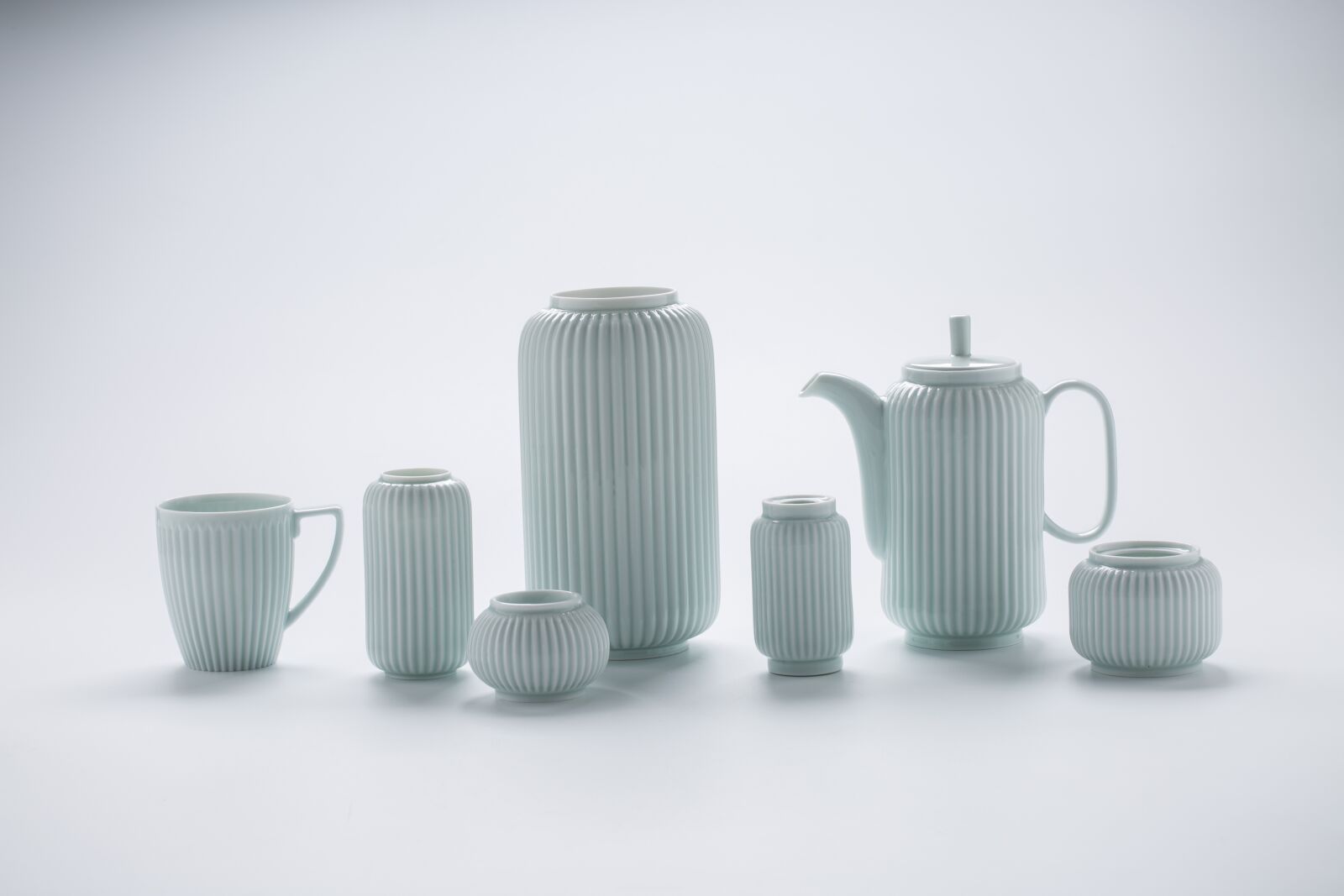 Canon EF 100mm F2.8L Macro IS USM sample photo. Ceramics, vase, tea set photography