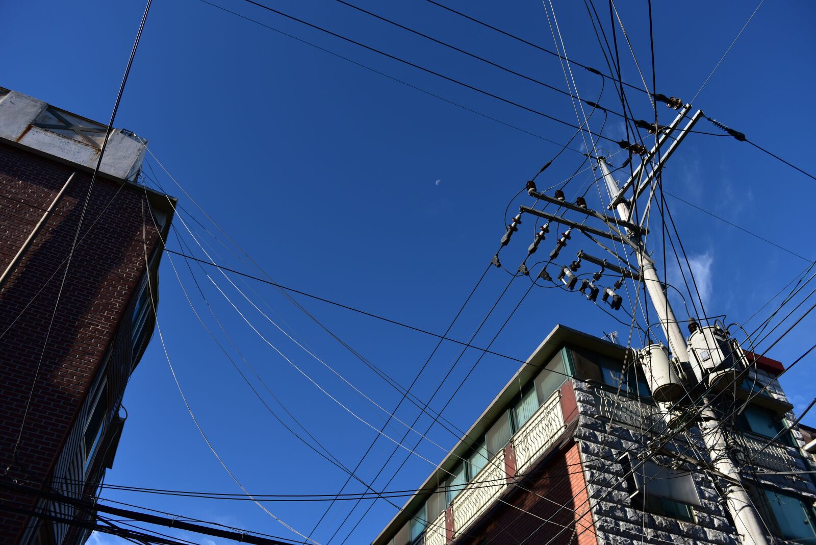 Nikon D810 sample photo. Sky, residential, electricity line photography