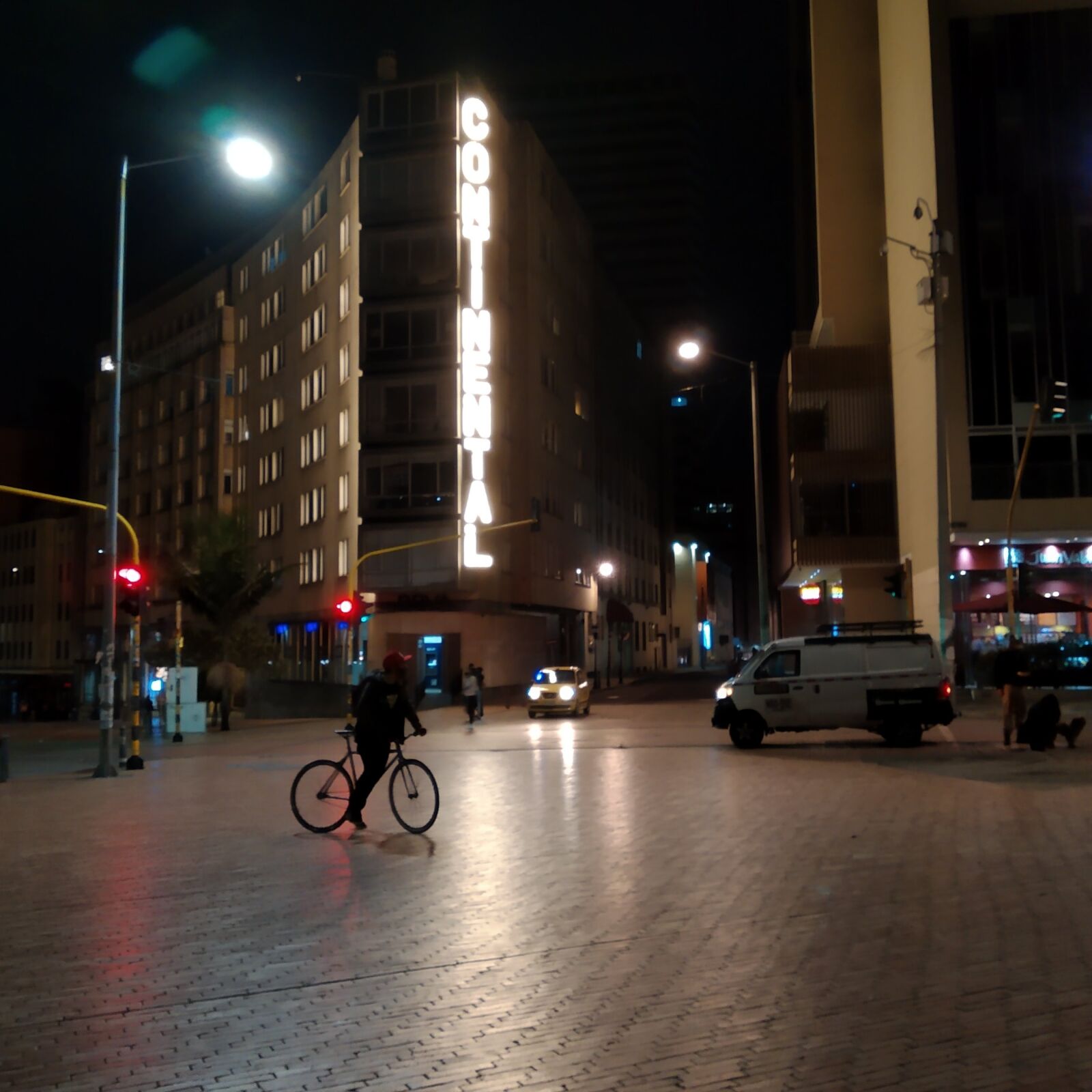 Xiaomi Mi A2 Lite sample photo. City, night, continental photography