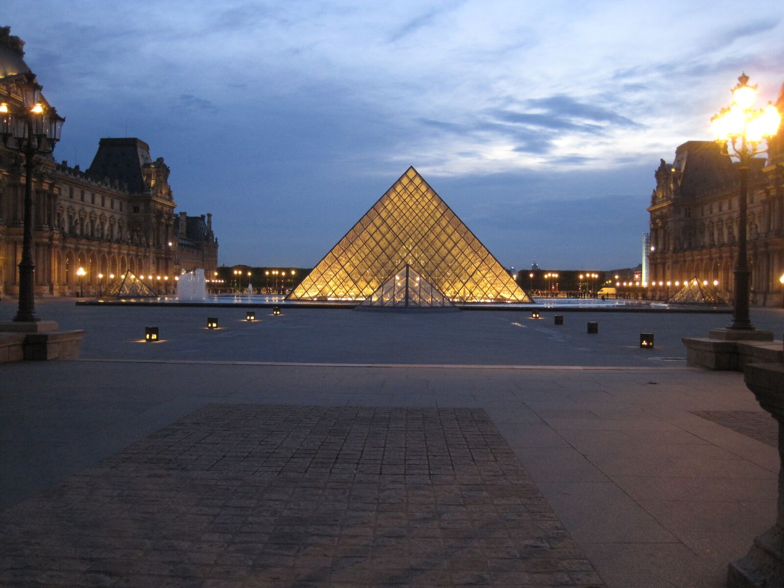 Canon PowerShot SD1200 IS (Digital IXUS 95 IS / IXY Digital 110 IS) sample photo. Louvre, louvre pyramid, paris photography