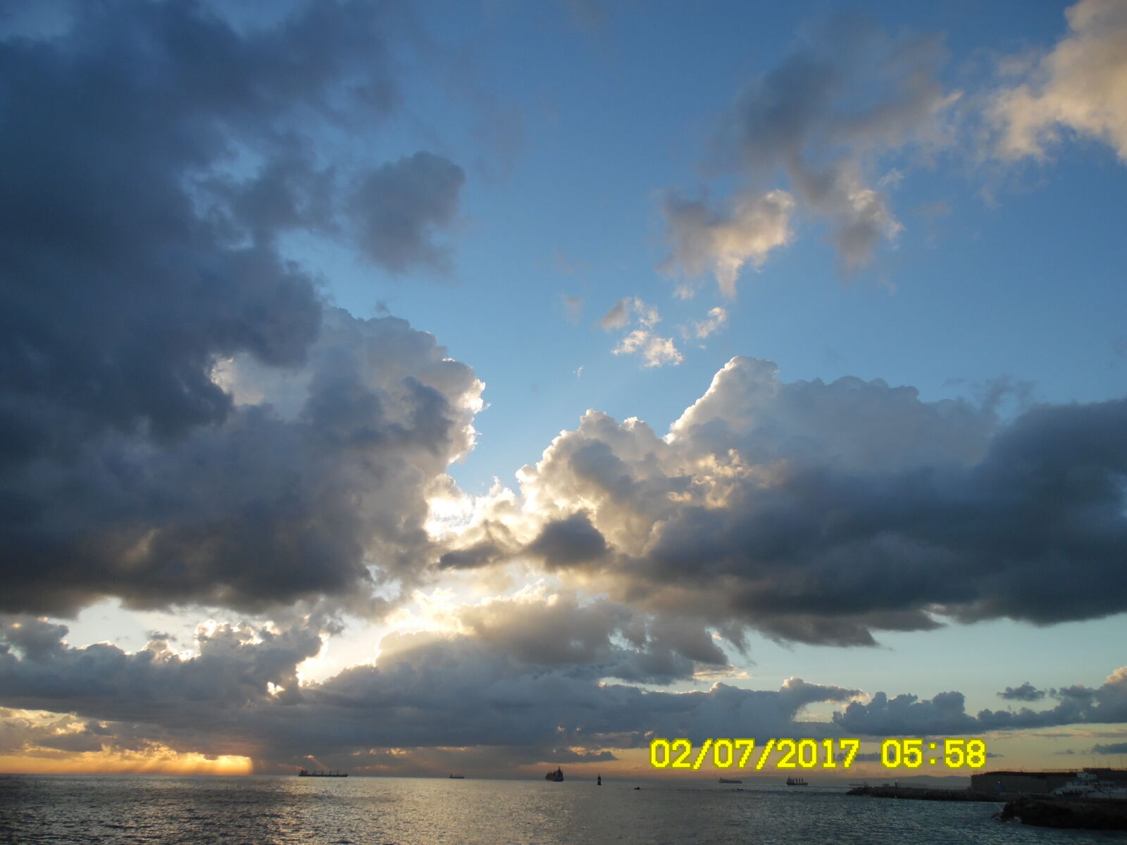 Samsung WB1100F/WB1101F/WB1102F sample photo