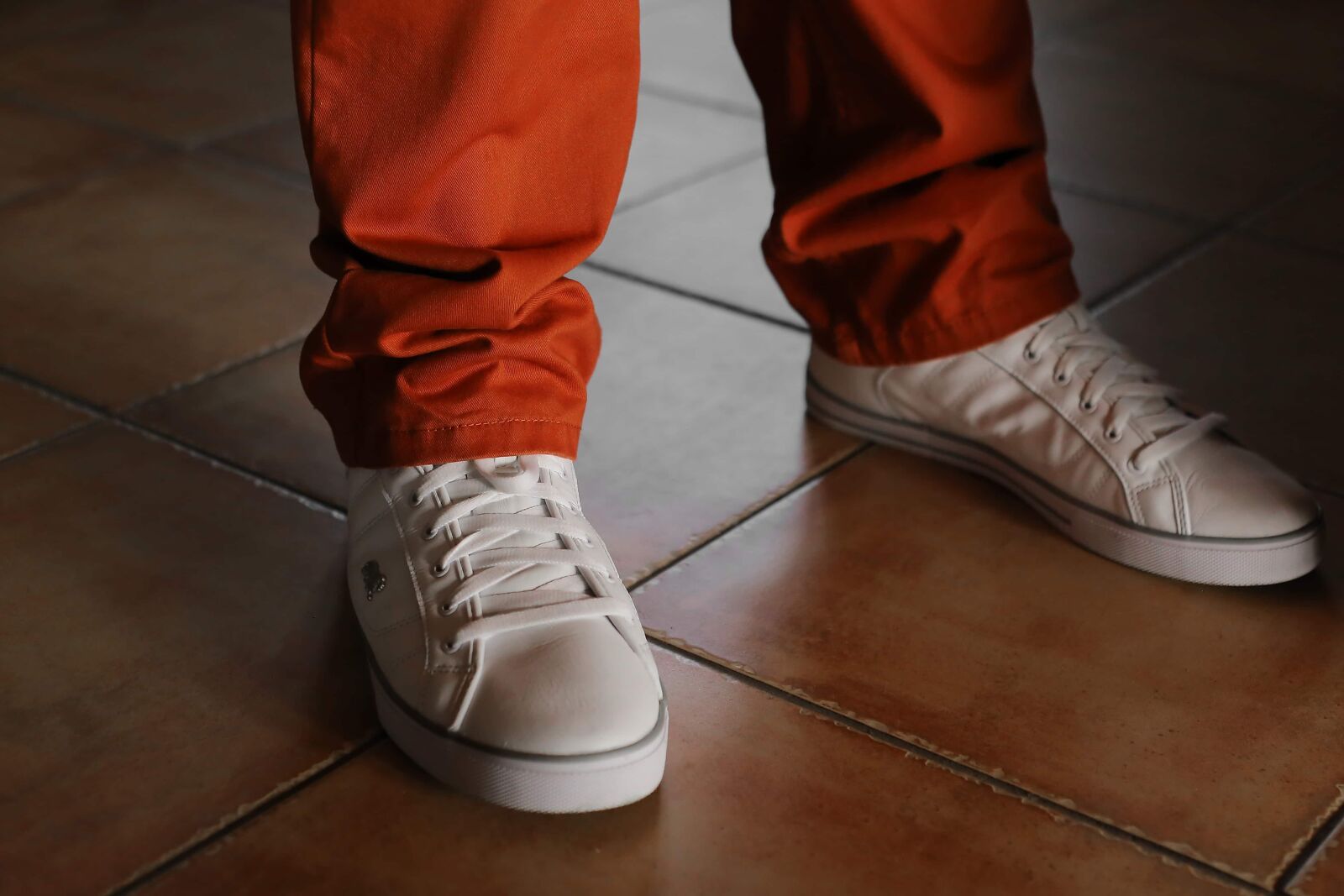 Canon EOS 6D + Canon EF 50mm F1.4 USM sample photo. Sneakers, white, elegance, pants photography