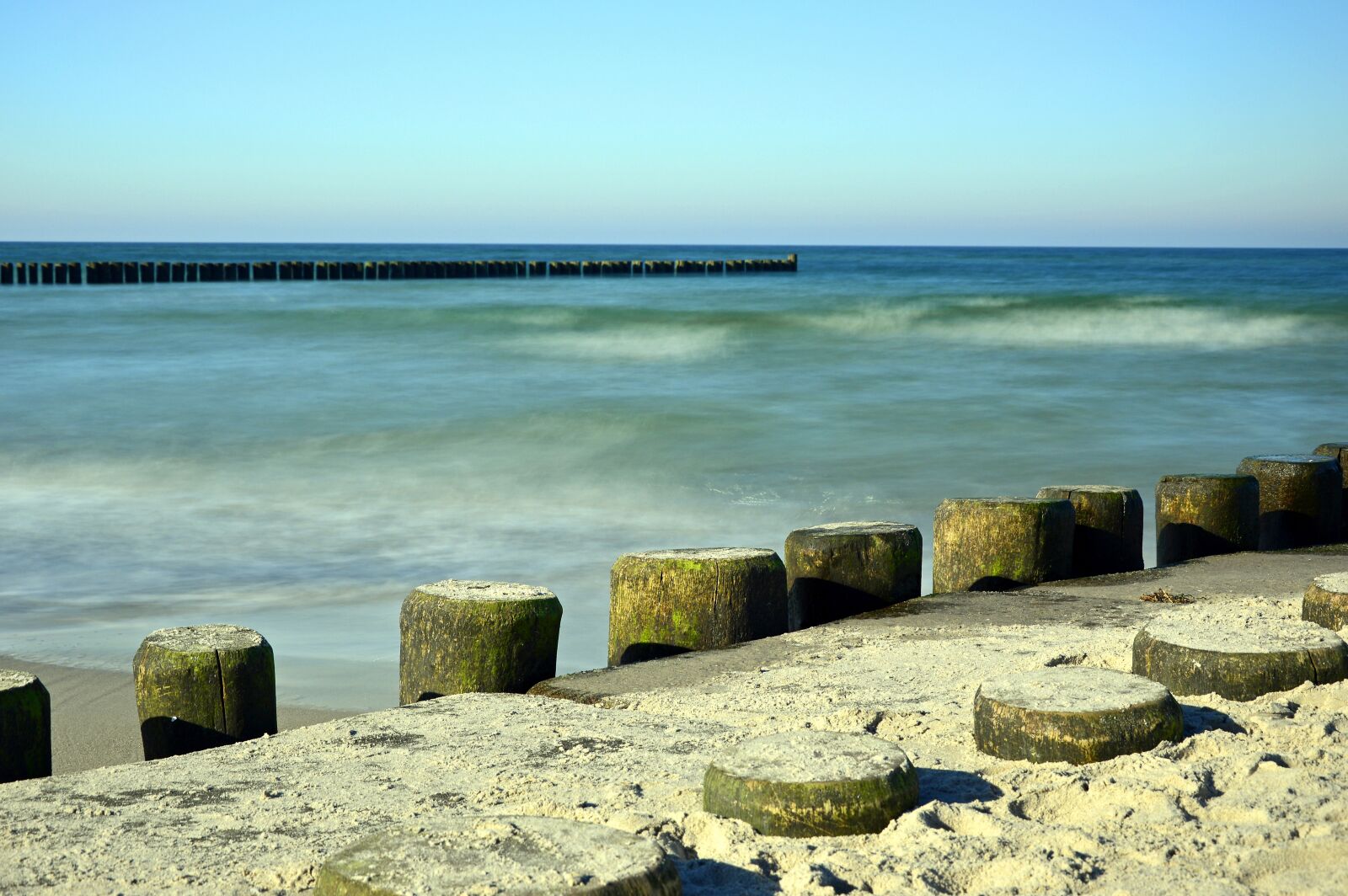 Nikon D3200 sample photo. Beach, groynes, sand photography