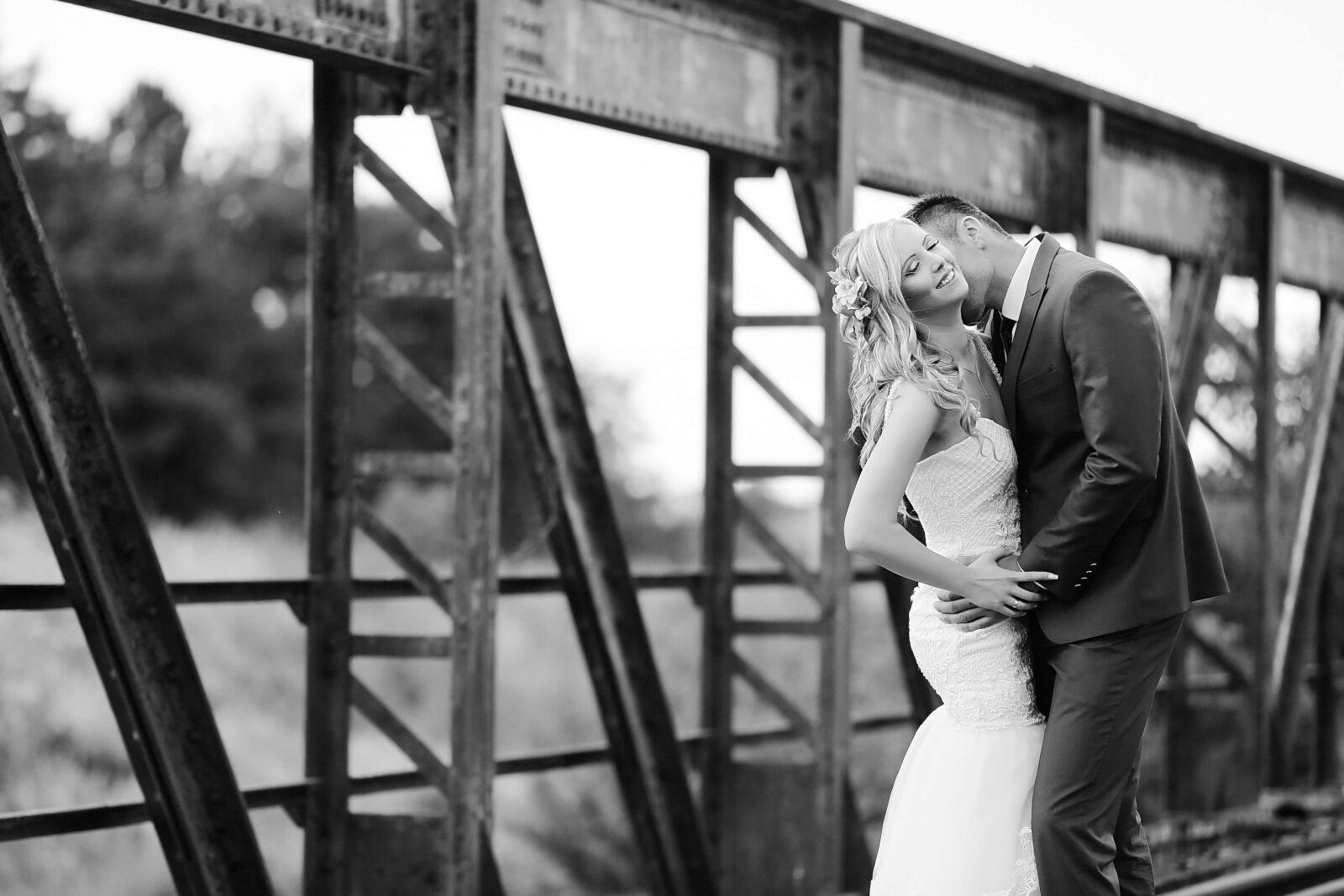 Canon EF 70-200mm F2.8L IS II USM sample photo. Kiss, love, hugging, handsome photography