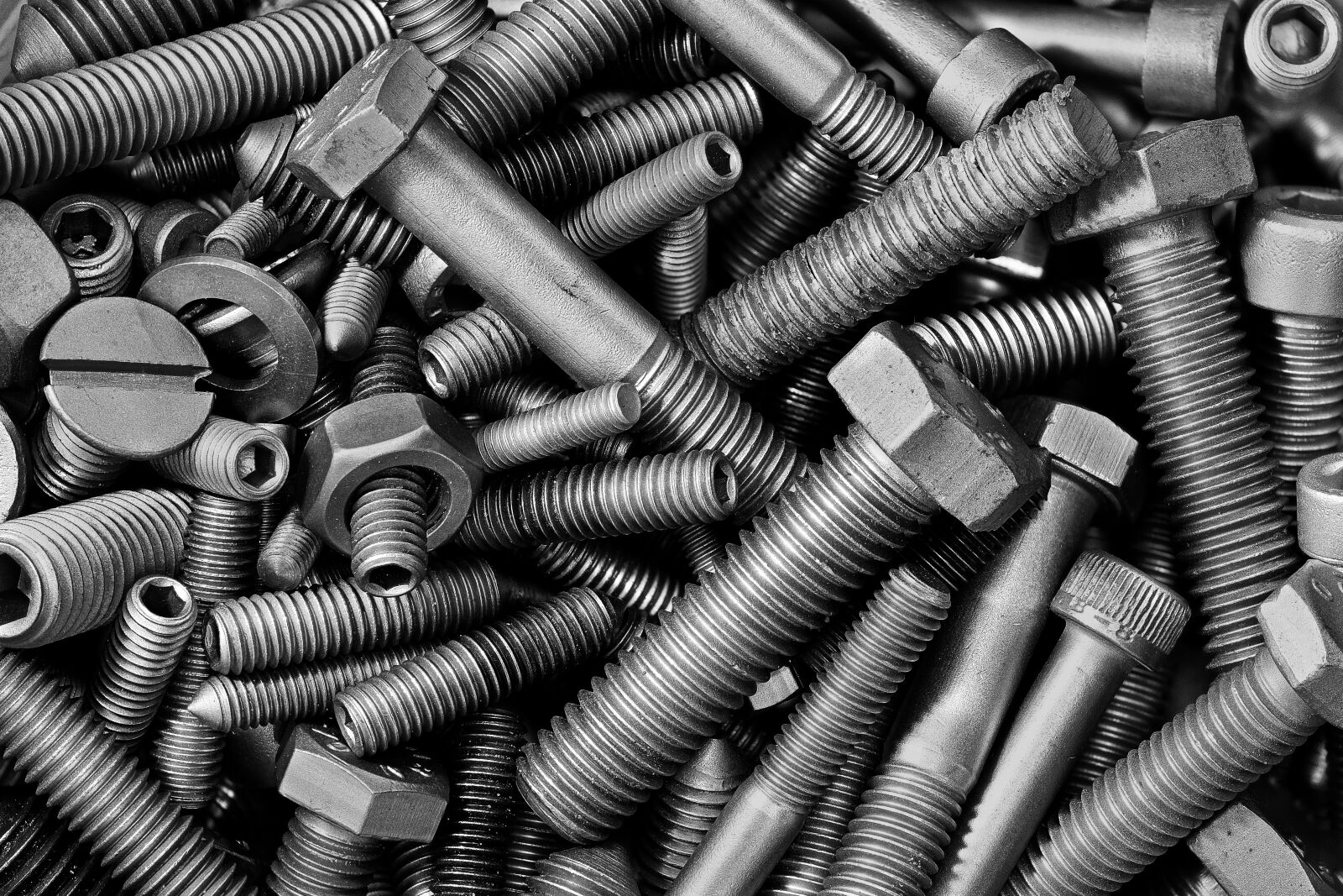 Fujifilm X-T2 + Fujifilm XF 80mm F2.8 R LM OIS WR Macro sample photo. Screw, steel, technology photography