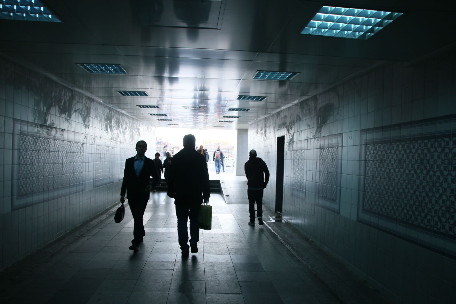 Canon EOS 70D sample photo. Tunnel, people, dark photography