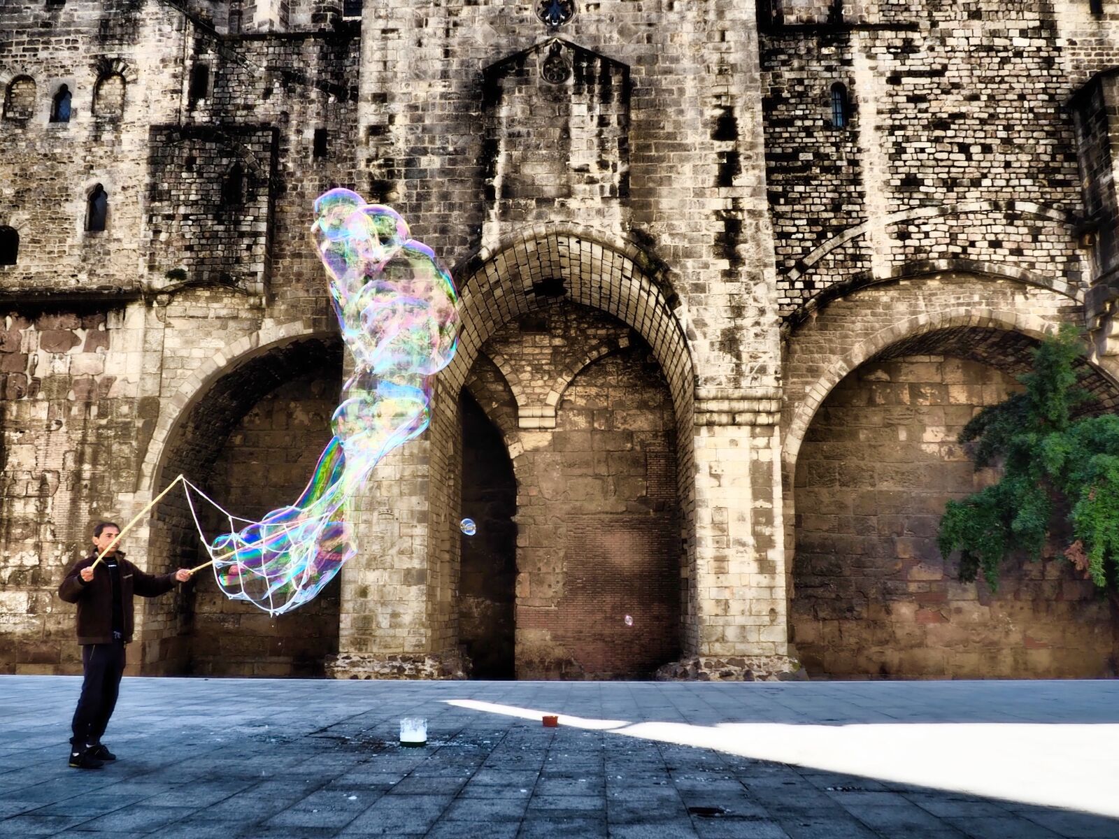 Olympus OM-D E-M10 II sample photo. Soap bubbles, artist, big photography