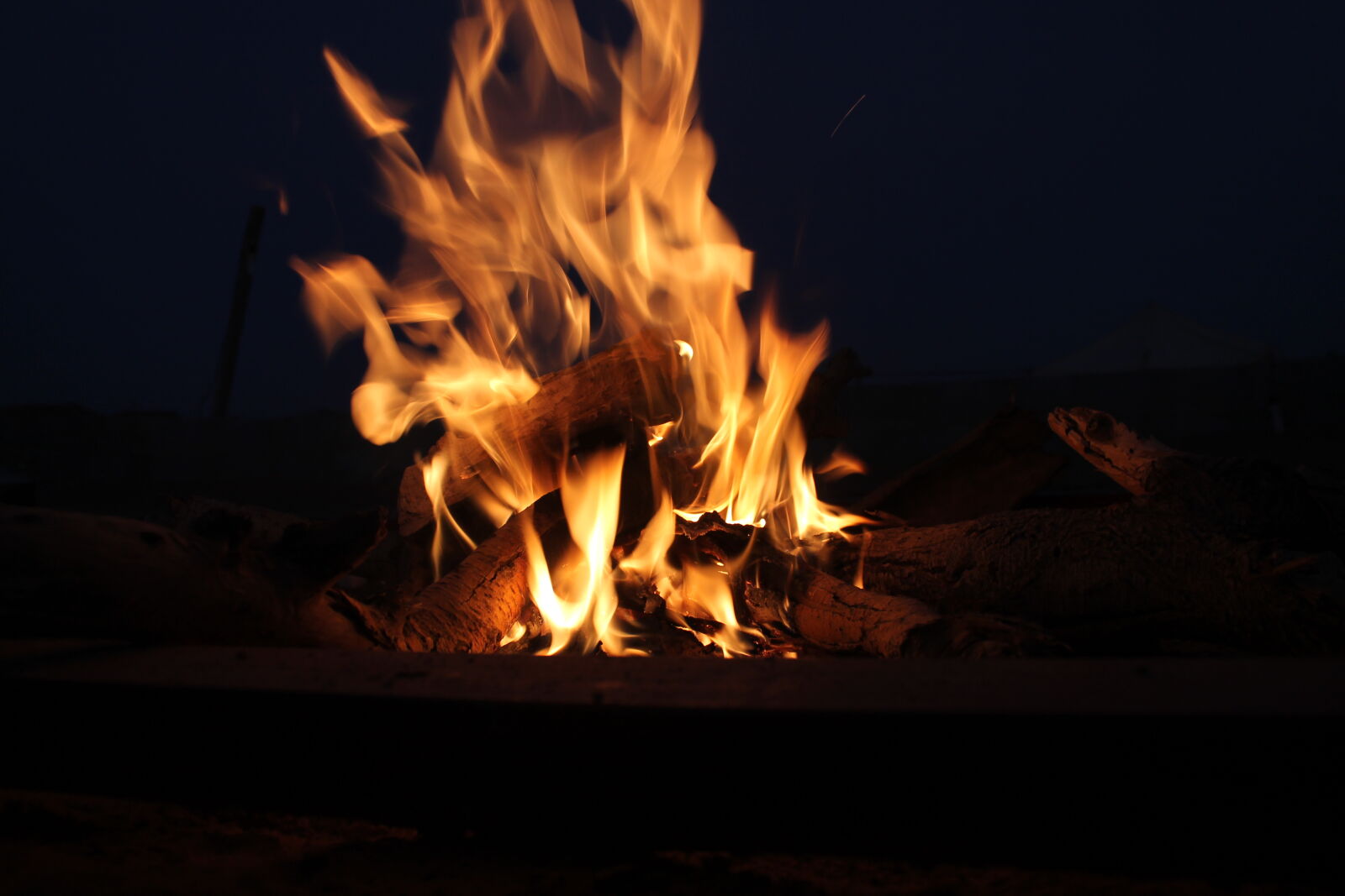 Canon EOS 1100D (EOS Rebel T3 / EOS Kiss X50) sample photo. Campfire, camping, fire, flames photography