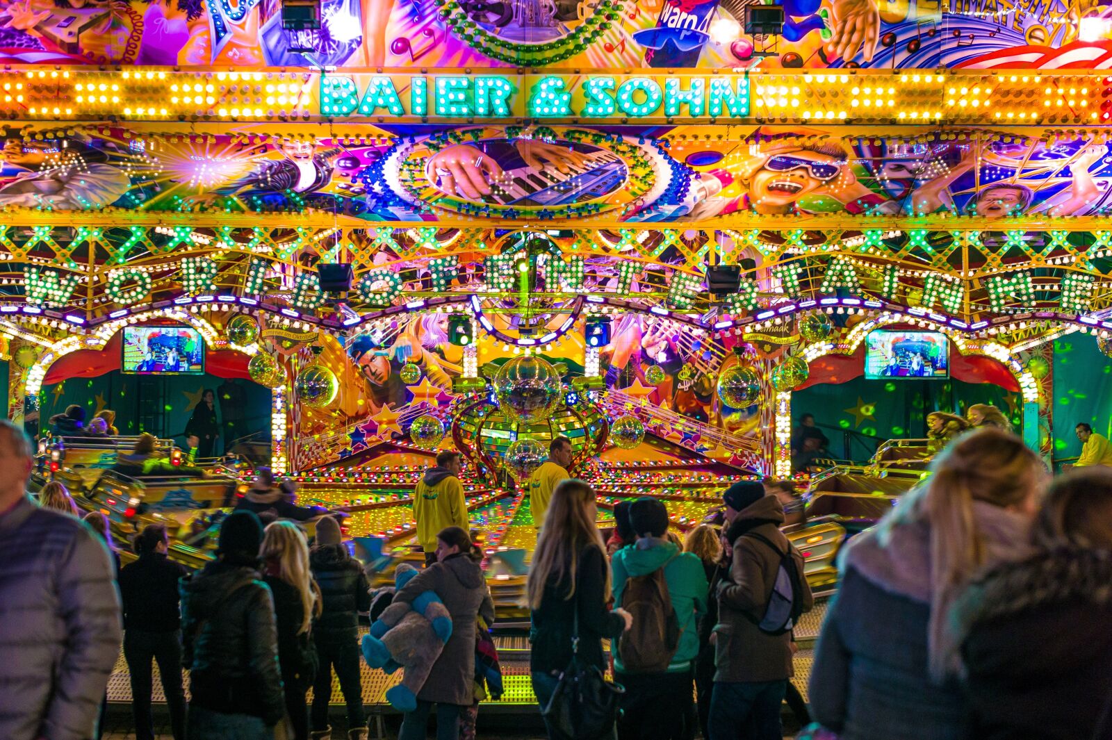 Leica M9 + Leica Summilux-M 50mm F1.4 ASPH sample photo. Amusement park, bright, carnival photography