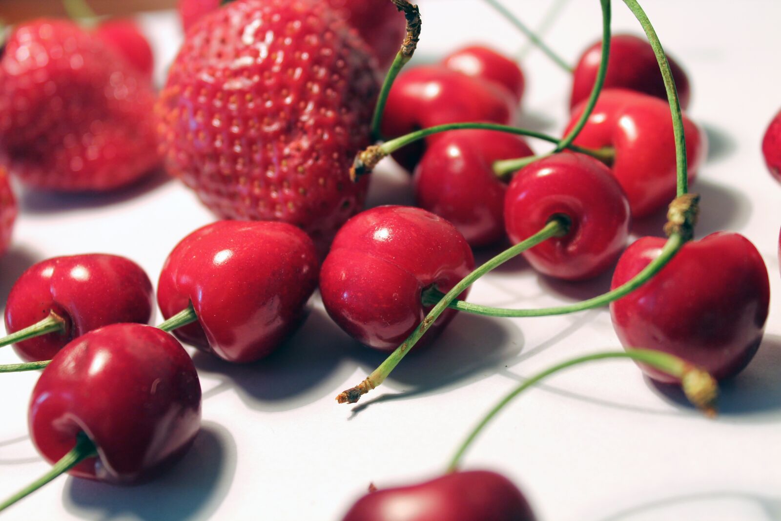 Canon EOS 1100D (EOS Rebel T3 / EOS Kiss X50) sample photo. Food, cherry, berry photography