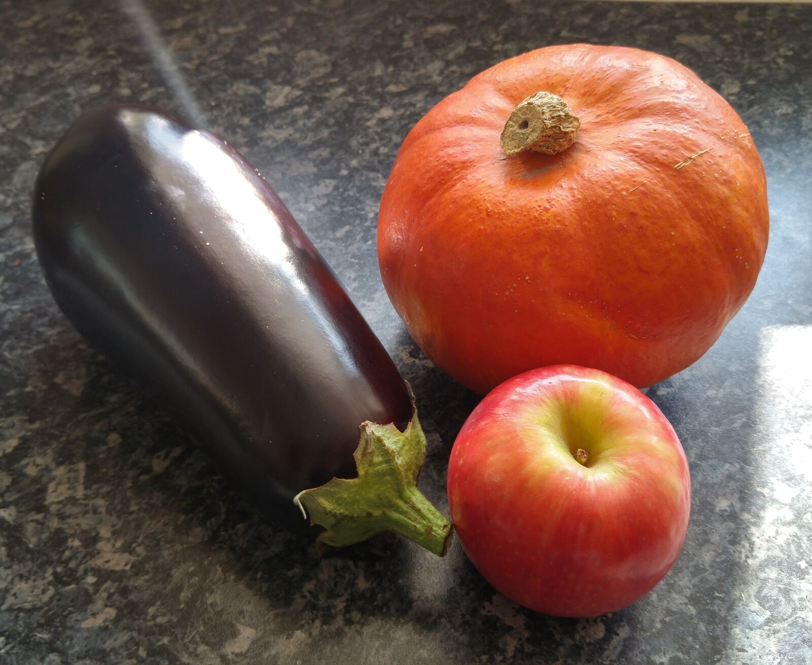 LG G4 sample photo. Eggplant, pumpkin, apple photography