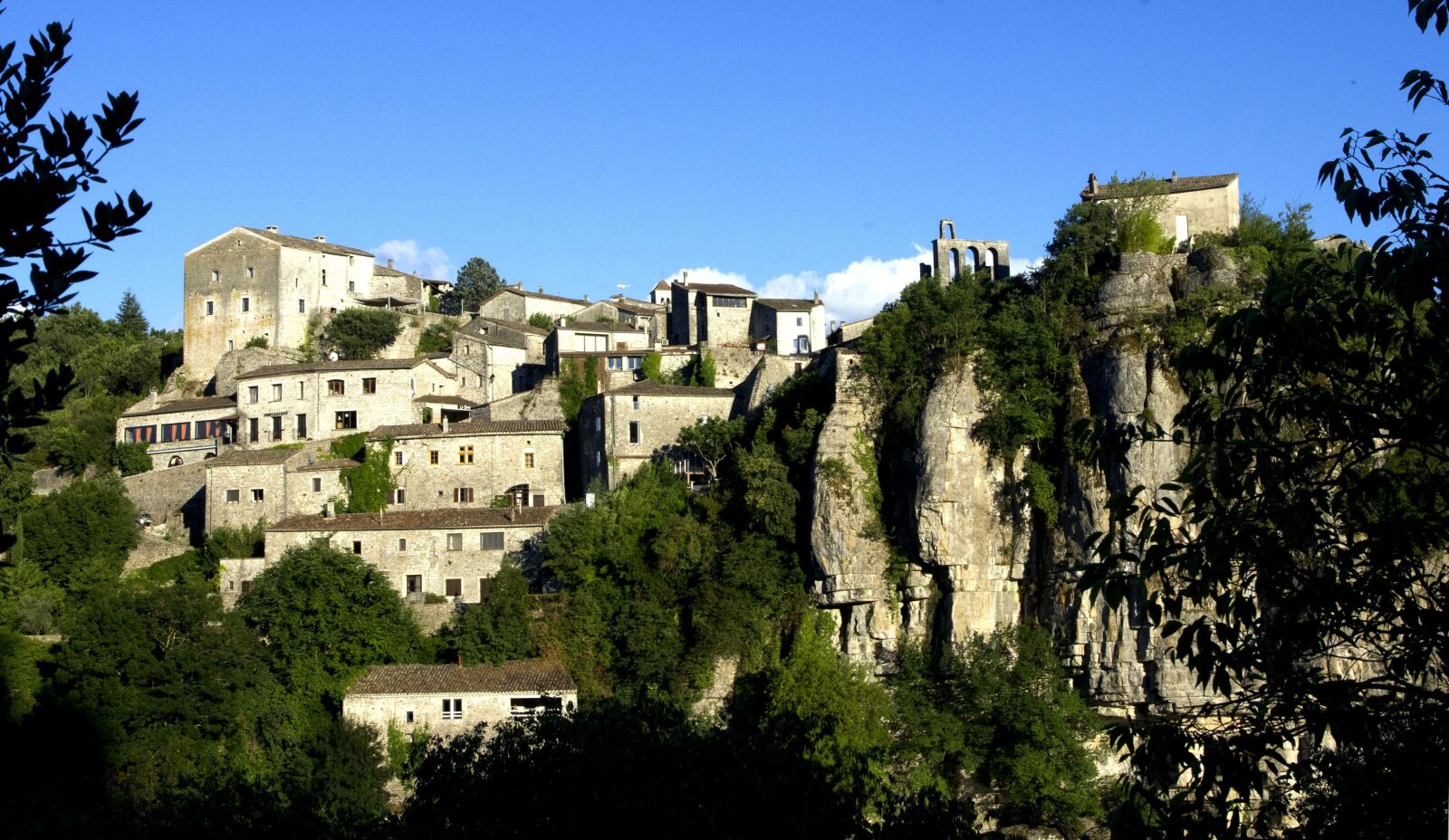 Pentax K-x sample photo. Ardèche, stones, tourist photography