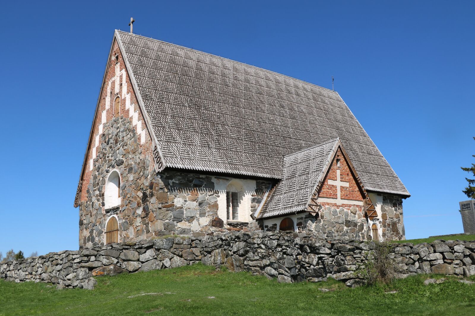 Canon EOS 750D (EOS Rebel T6i / EOS Kiss X8i) sample photo. Church, stone church, middle photography