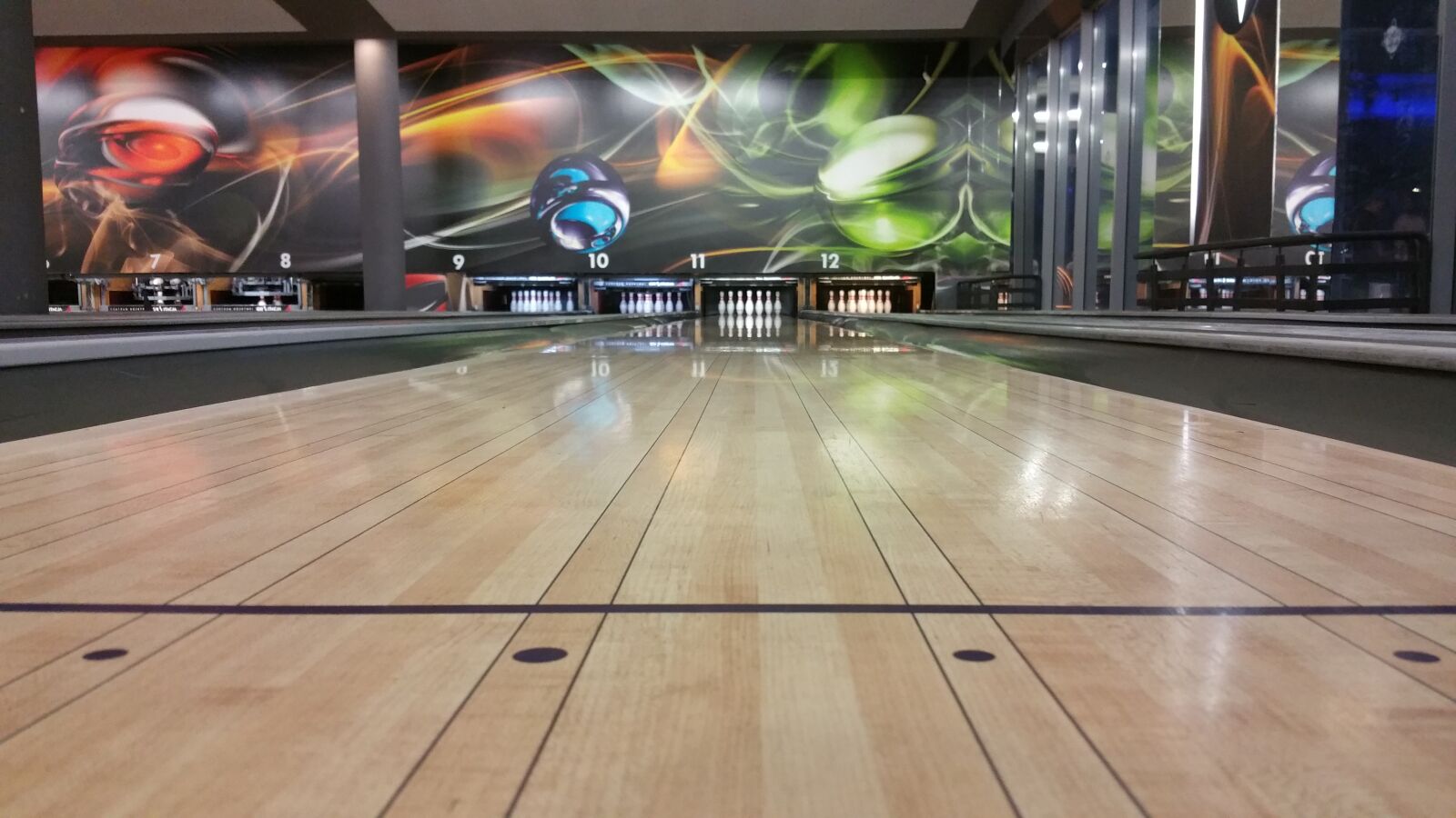 Samsung Galaxy Note4 sample photo. Bowling, evening, game photography