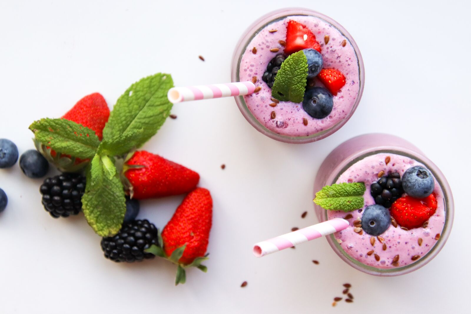 Canon EOS 800D (EOS Rebel T7i / EOS Kiss X9i) sample photo. Smoothie, breakfast, berries photography